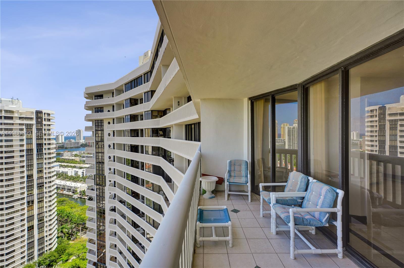 1000 ISL BLVD WILLIAMS IS - Residential