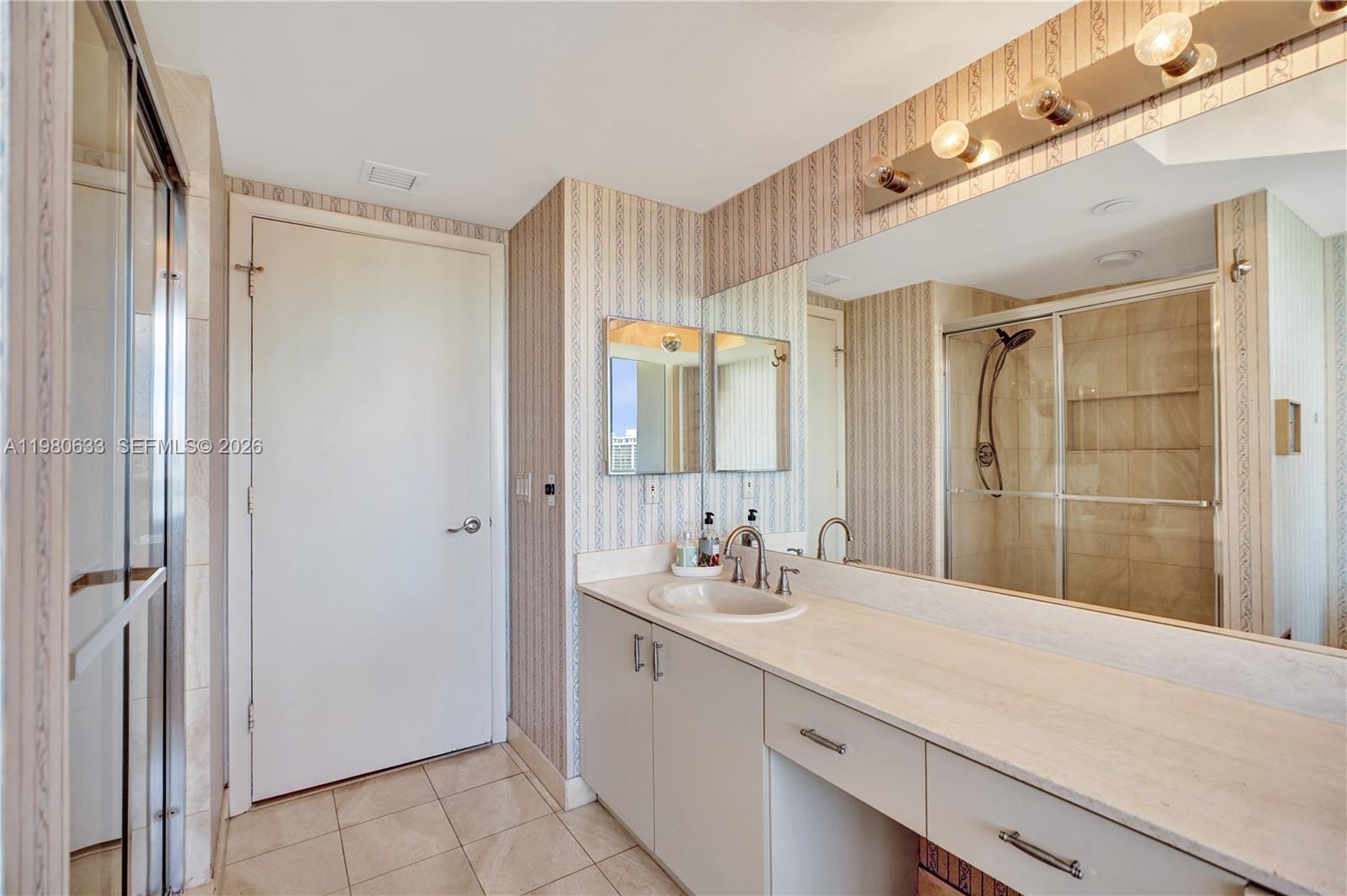 1000 ISL BLVD WILLIAMS IS - Residential