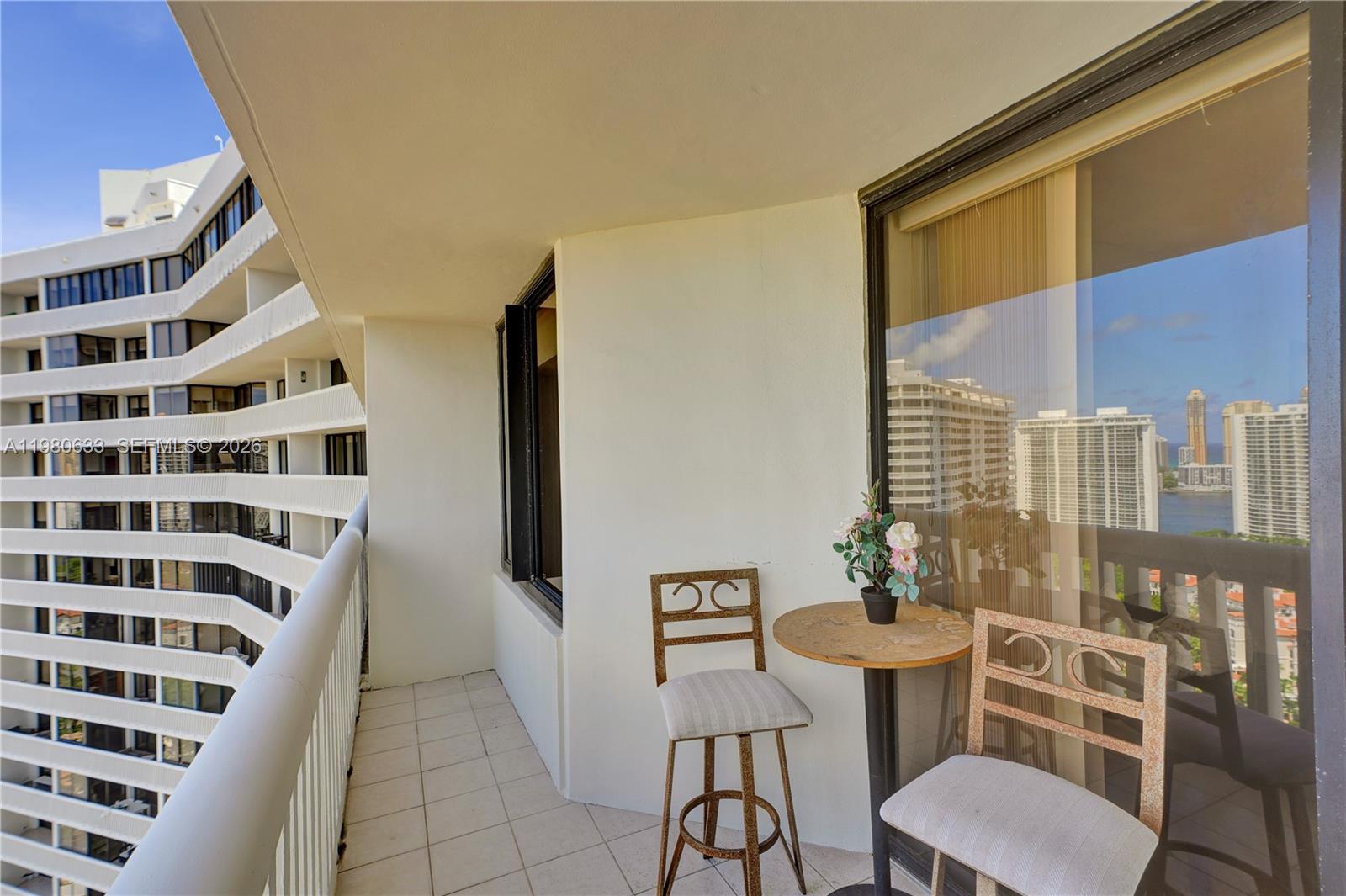 1000 ISL BLVD WILLIAMS IS - Residential