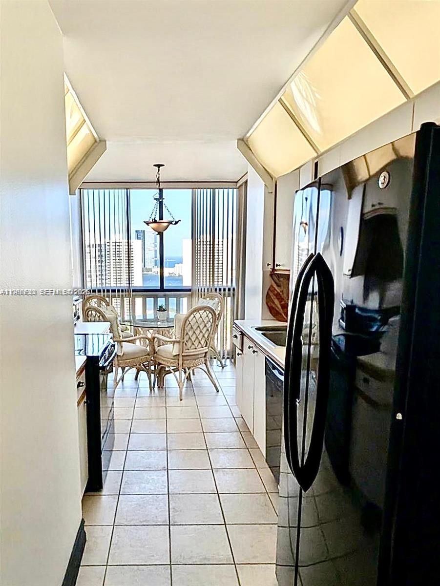 1000 ISL BLVD WILLIAMS IS - Residential