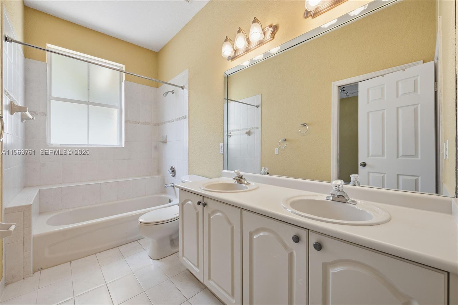 POD 3 AT MONARCH LAKES - Residential