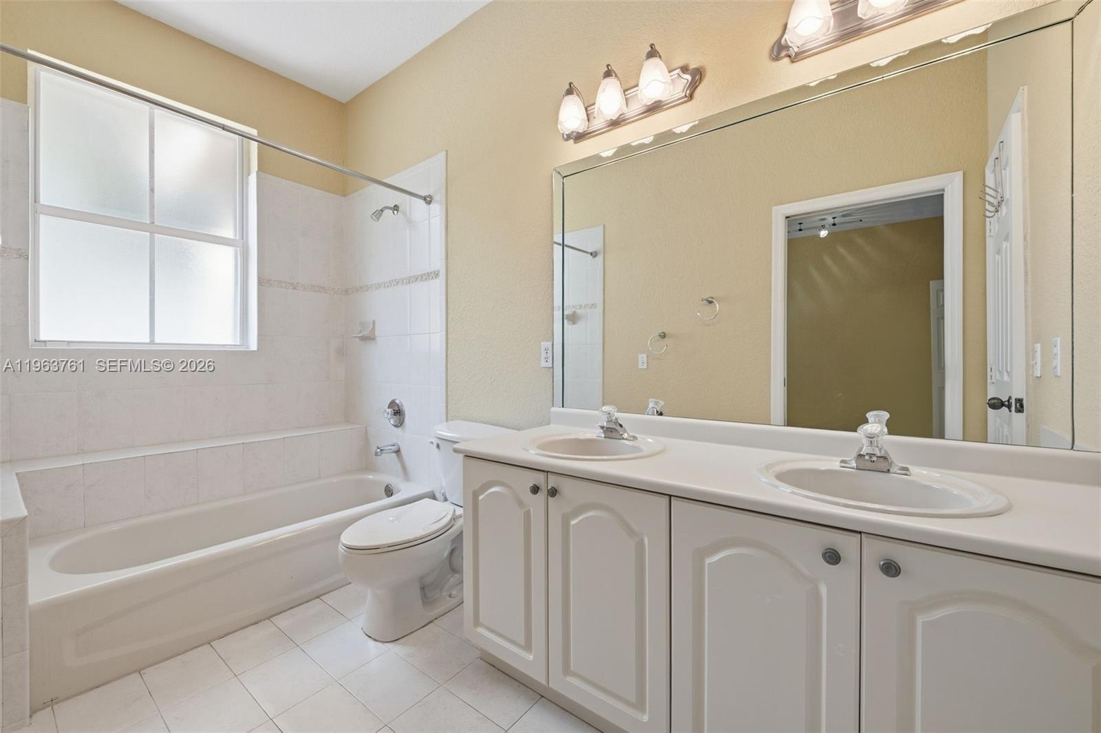 POD 3 AT MONARCH LAKES - Residential