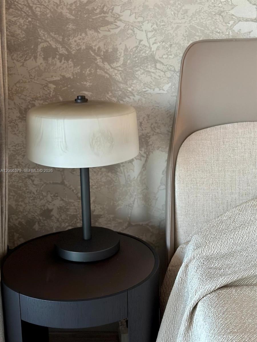 18975 Collins Ave 304