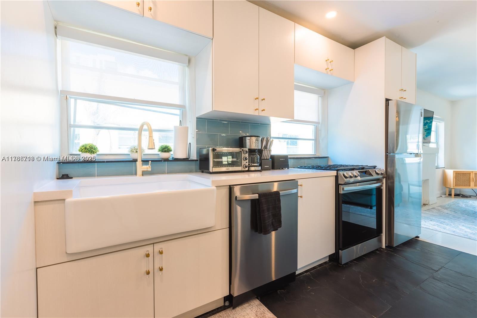 BANYAN PLACE AMD & EXTENS - Residential Income