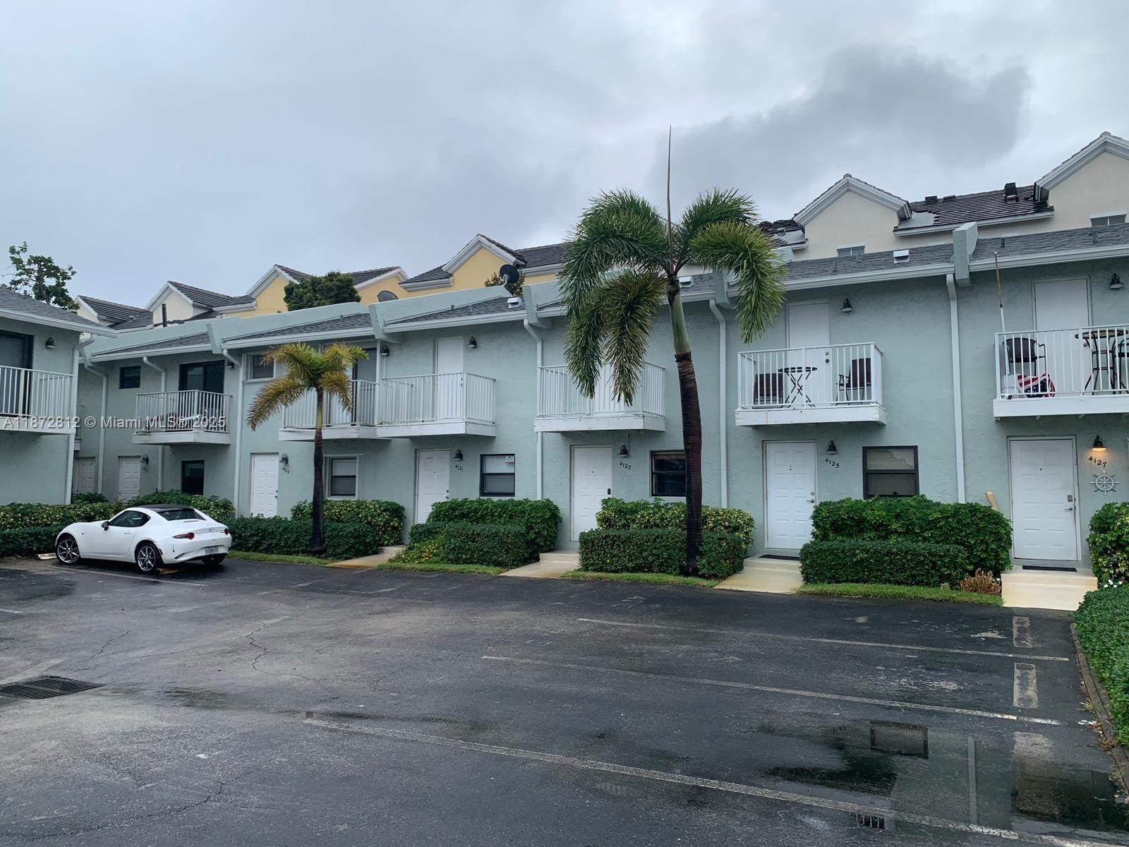 Bright 1-Bedroom Townhouse in Prime Lighthouse Point Location! East of US-1, close to Pompano and Deerfield Beach. Open-concept living and dining with plenty of natural light. Fully equipped kitchen with stainless steel appliances and granite countertops. Tile downstairs, wood flooring upstairs. Spacious bedroom with large closet and relaxing bathroom with massaging tub. Half bath on main level for guests. Dedicated parking plus ample guest spaces. Low-maintenance, peaceful living in a prime location!