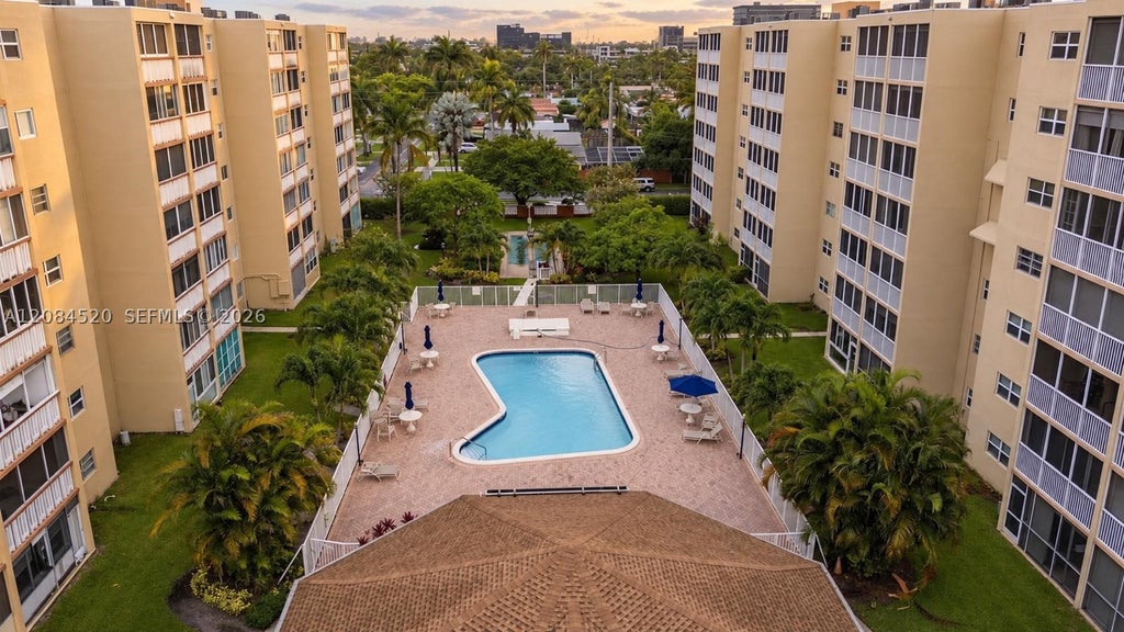 Photo of 620 NE 12th Ave #504, Hallandale Beach, FL 33009 (MLS # A12084520)