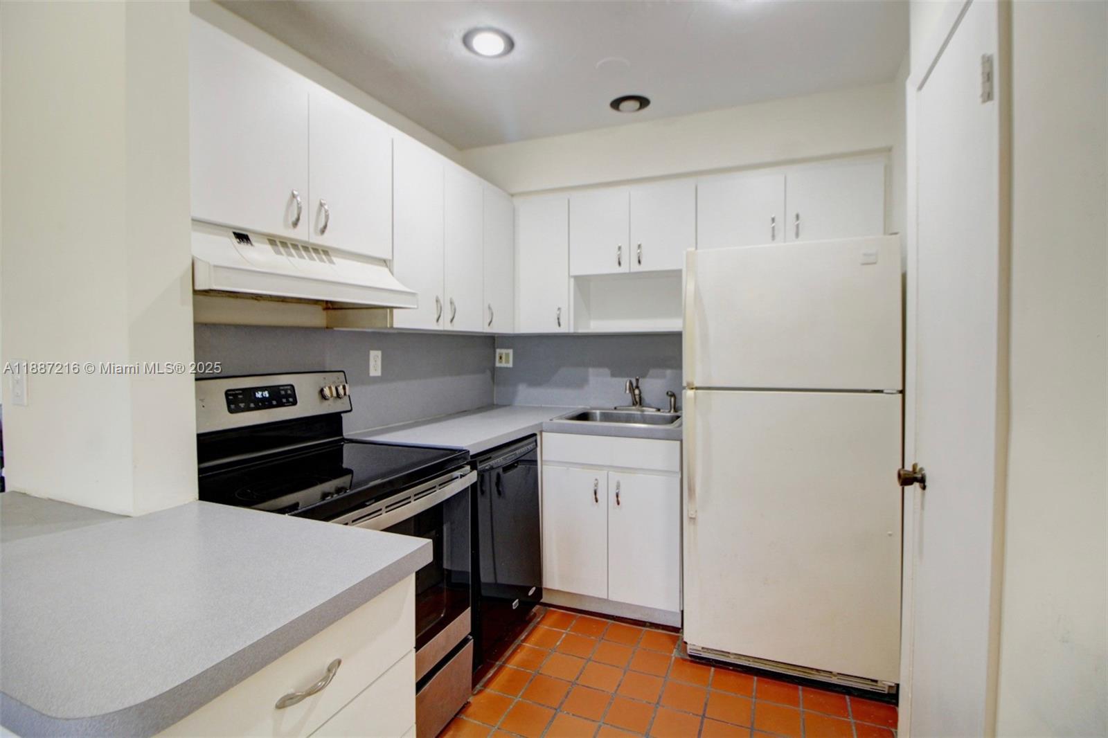 CASA GRANADA CONDO - Residential