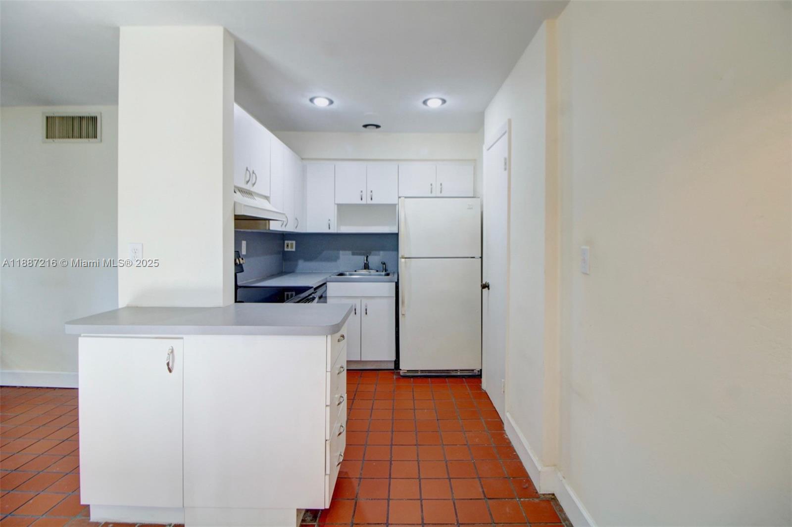 CASA GRANADA CONDO - Residential