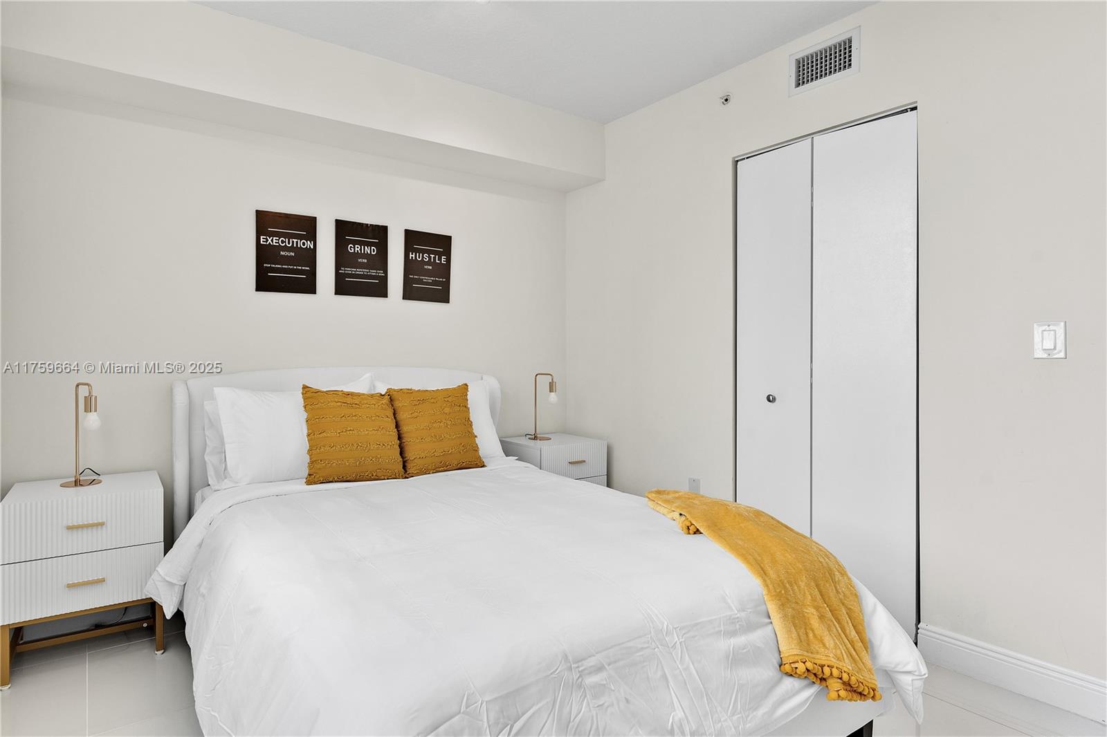 TERRAZAS RIVERPARK VILLAG - Residential