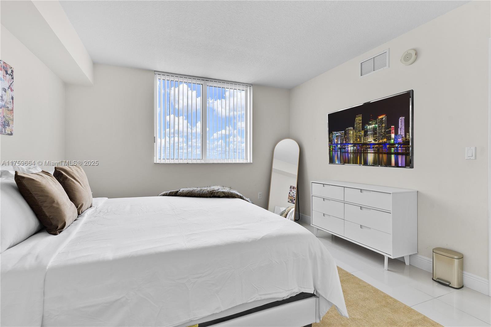 TERRAZAS RIVERPARK VILLAG - Residential