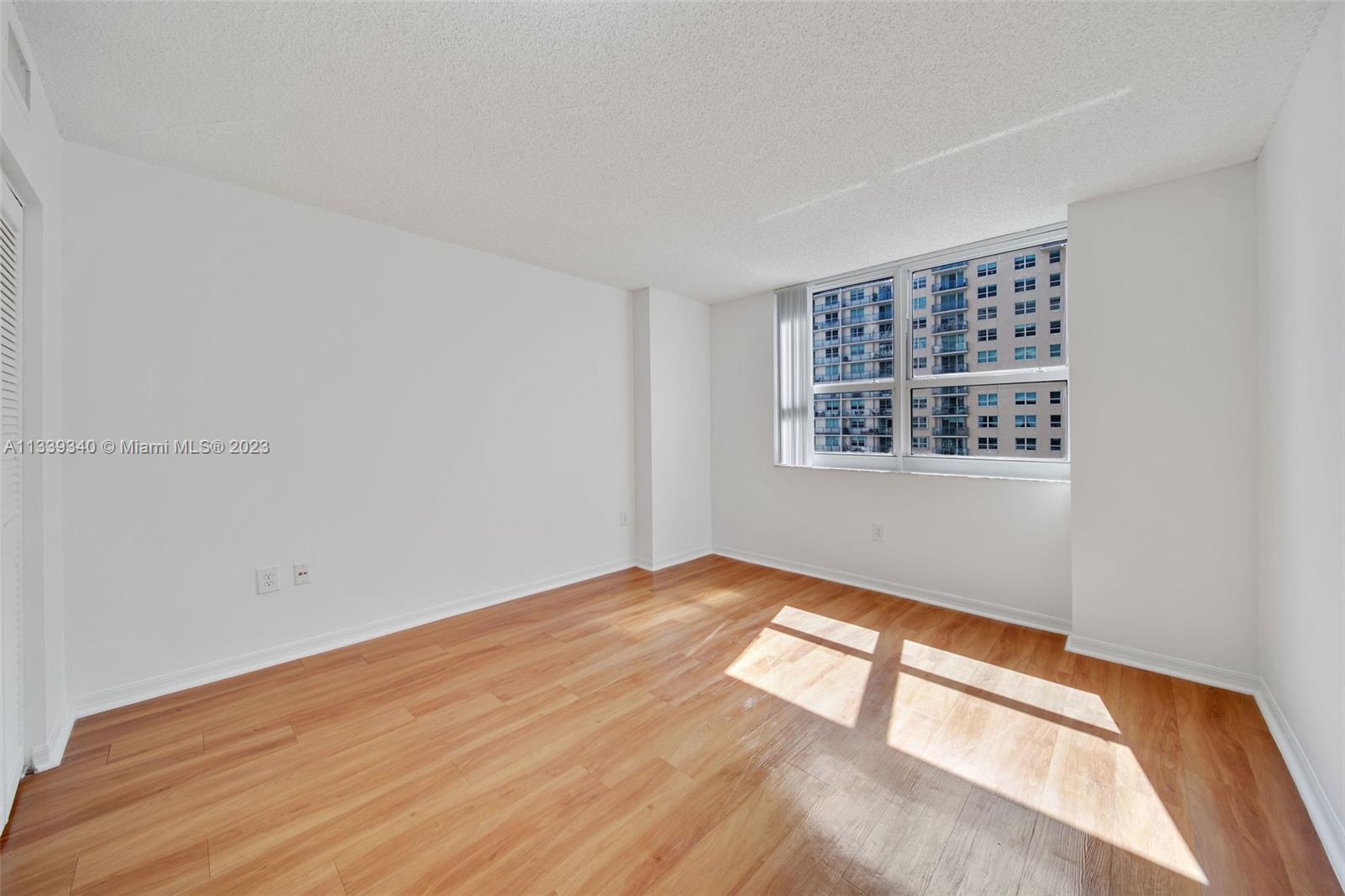 Yacht Club Brickell - Residential Lease