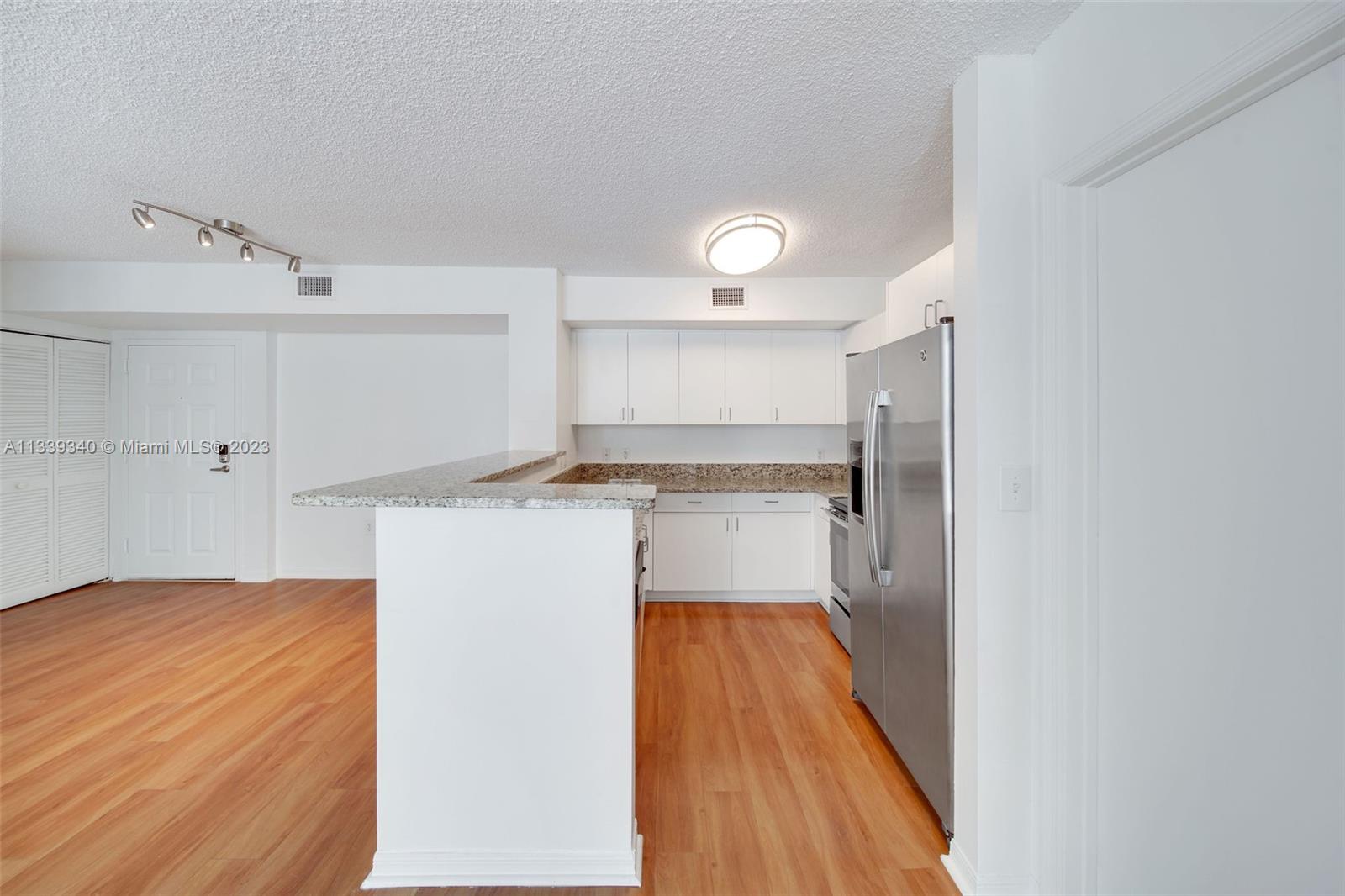 Yacht Club Brickell - Residential Lease