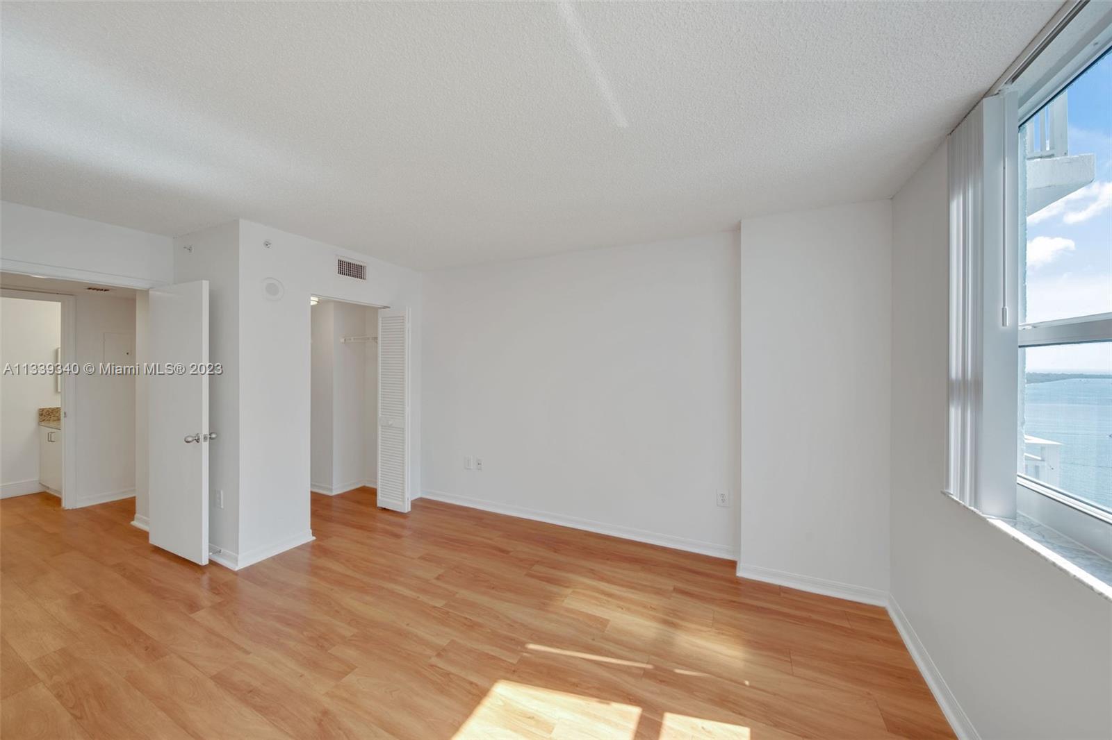 Yacht Club Brickell - Residential Lease