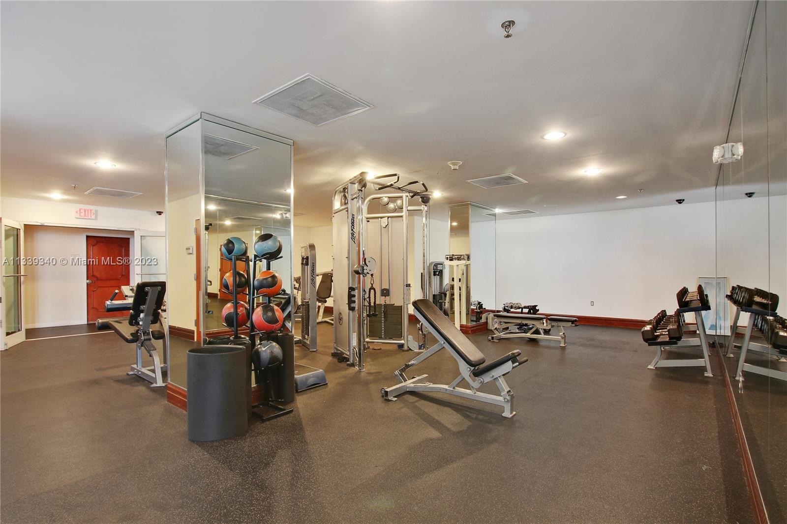 Yacht Club Brickell - Residential Lease