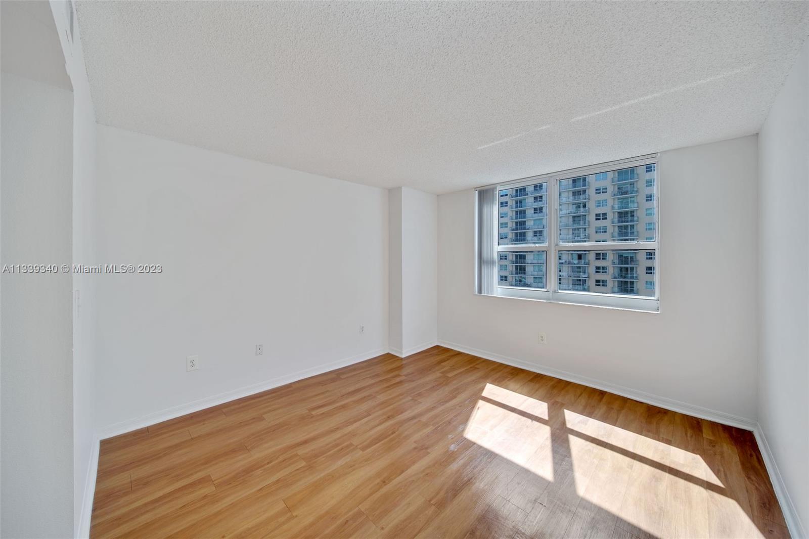 Yacht Club Brickell - Residential Lease