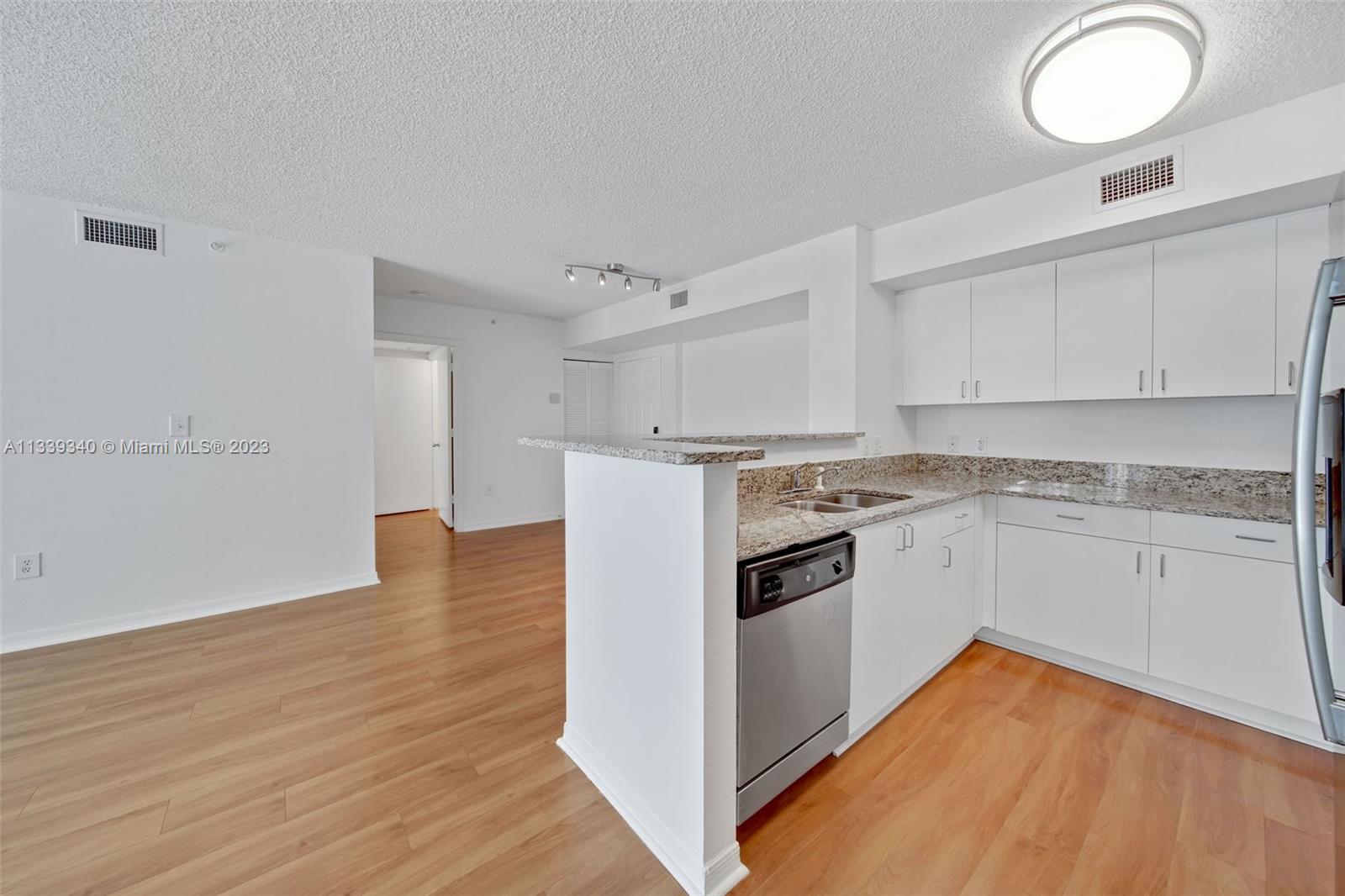 Yacht Club Brickell - Residential Lease