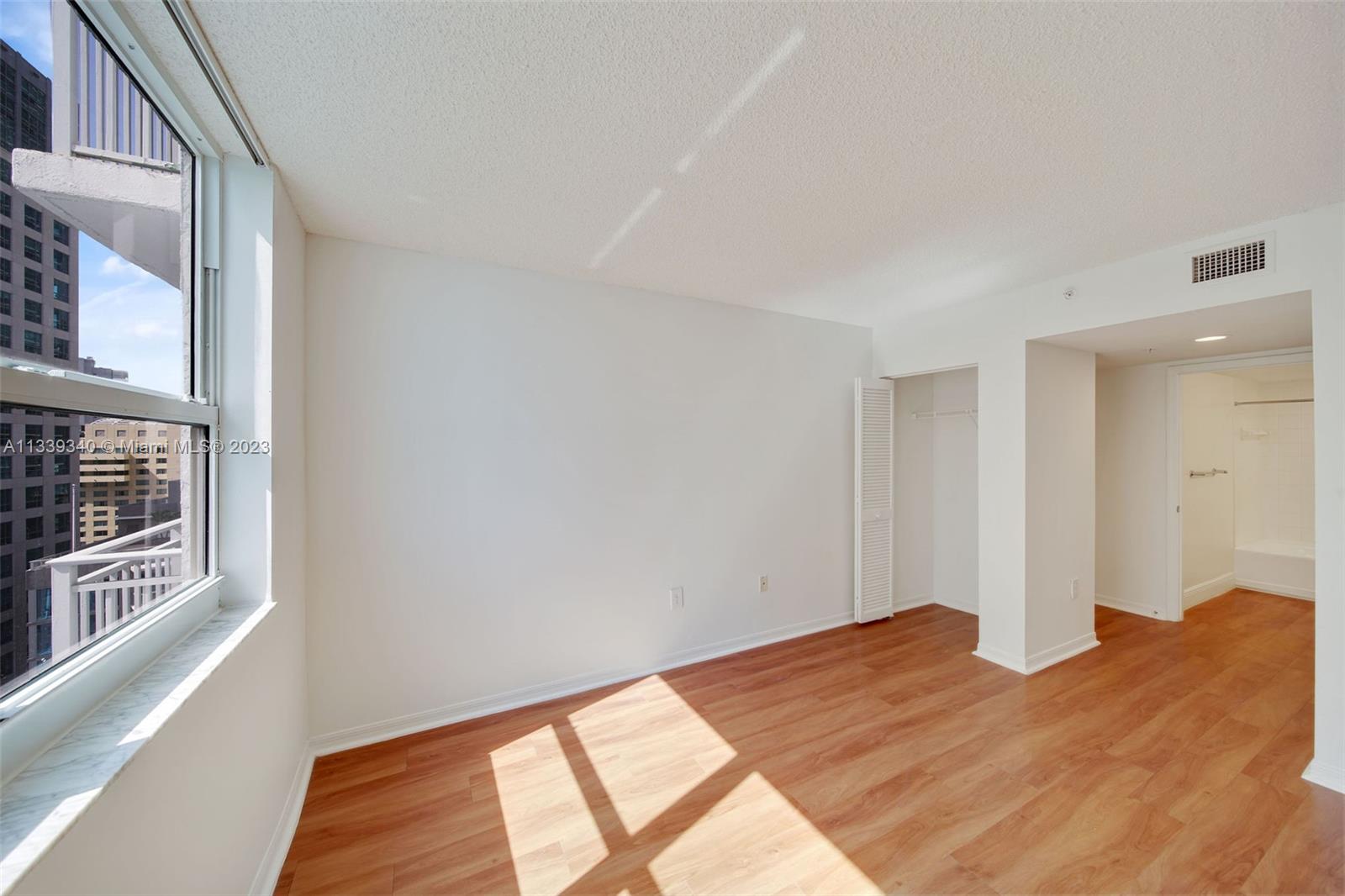 Yacht Club Brickell - Residential Lease