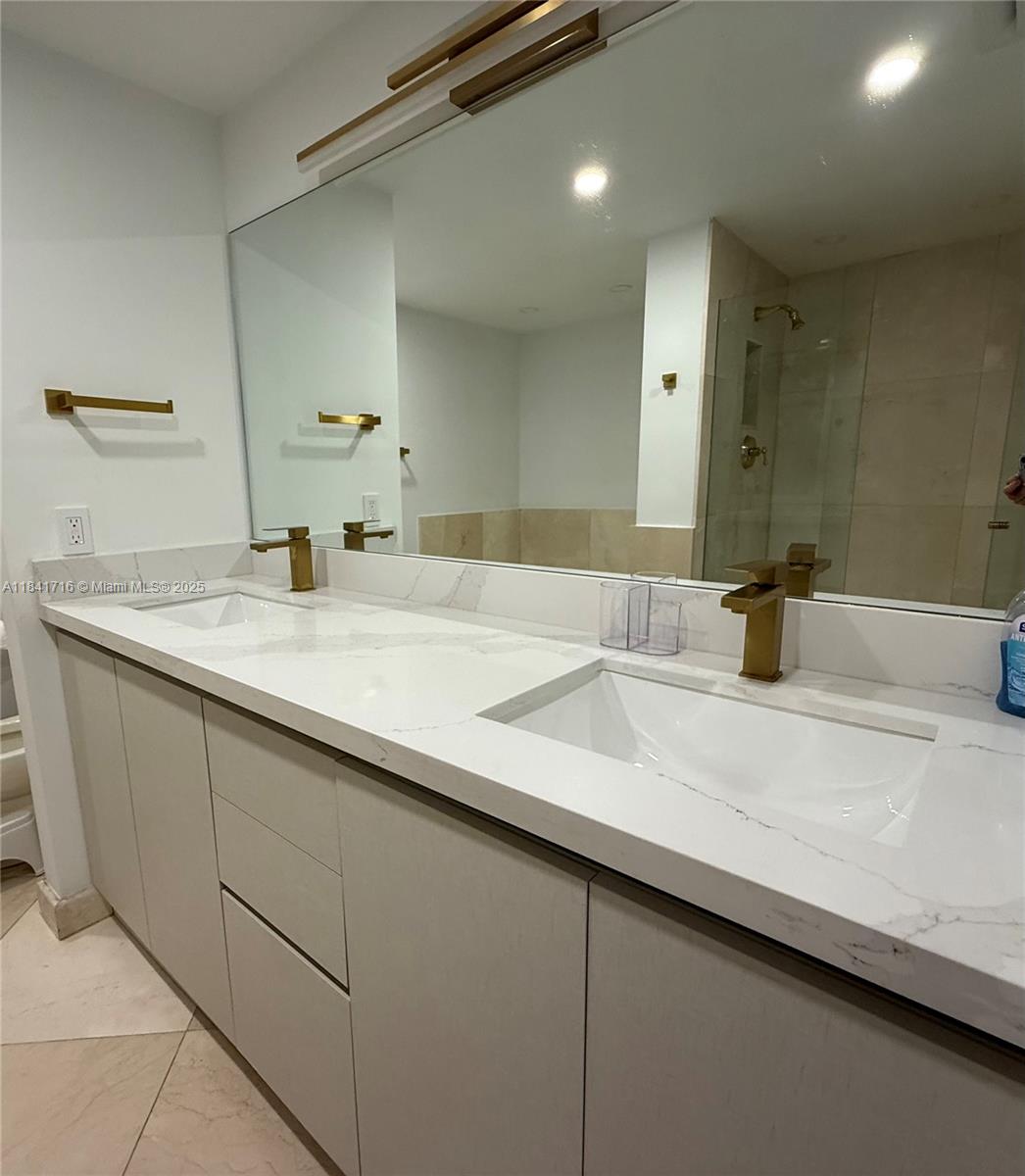 PORTSVIEW @ THE WATERWAYS - Residential