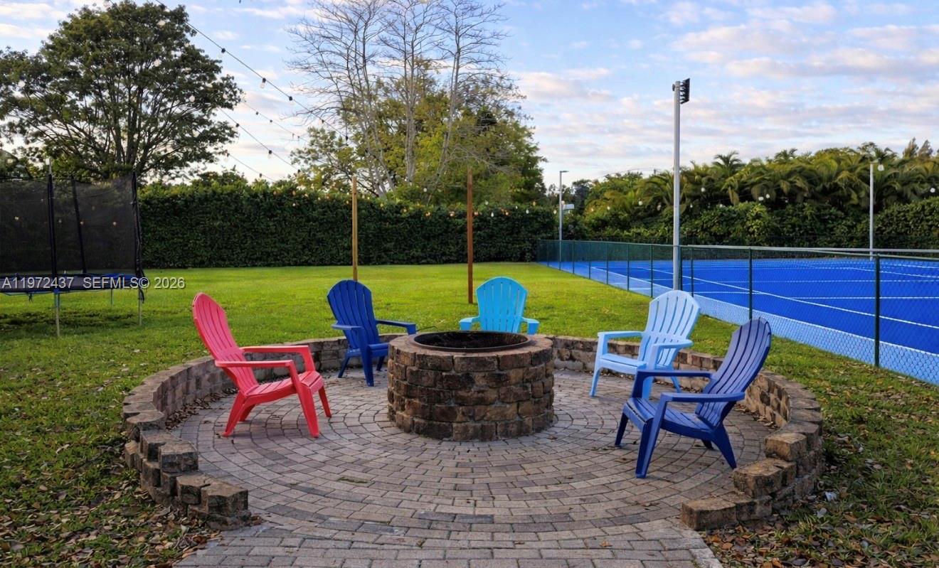 LIVE OAKS - Residential