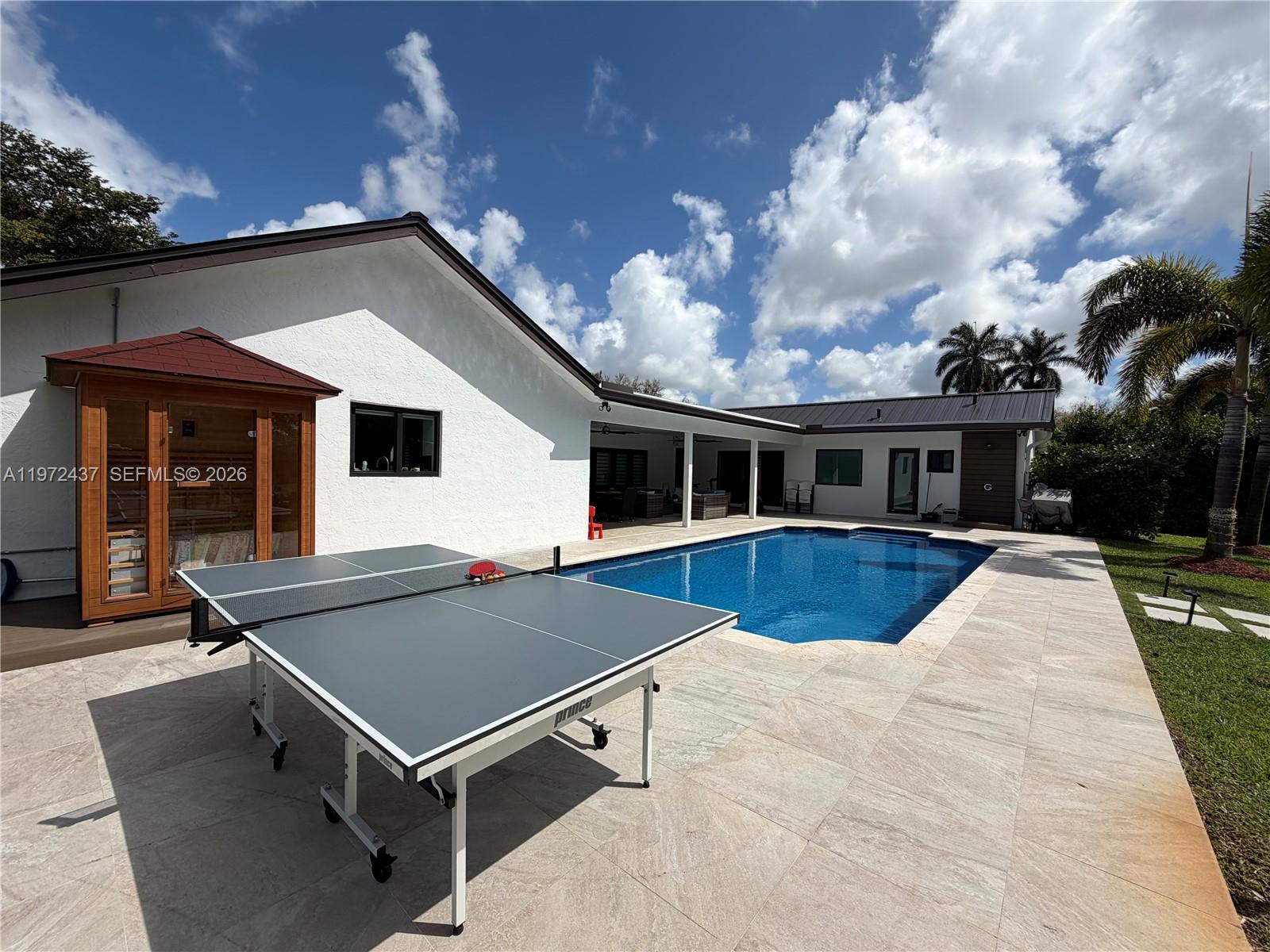 LIVE OAKS - Residential