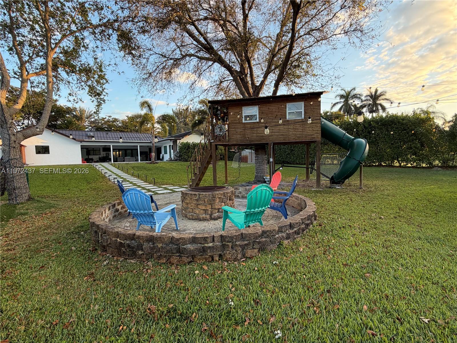 LIVE OAKS - Residential