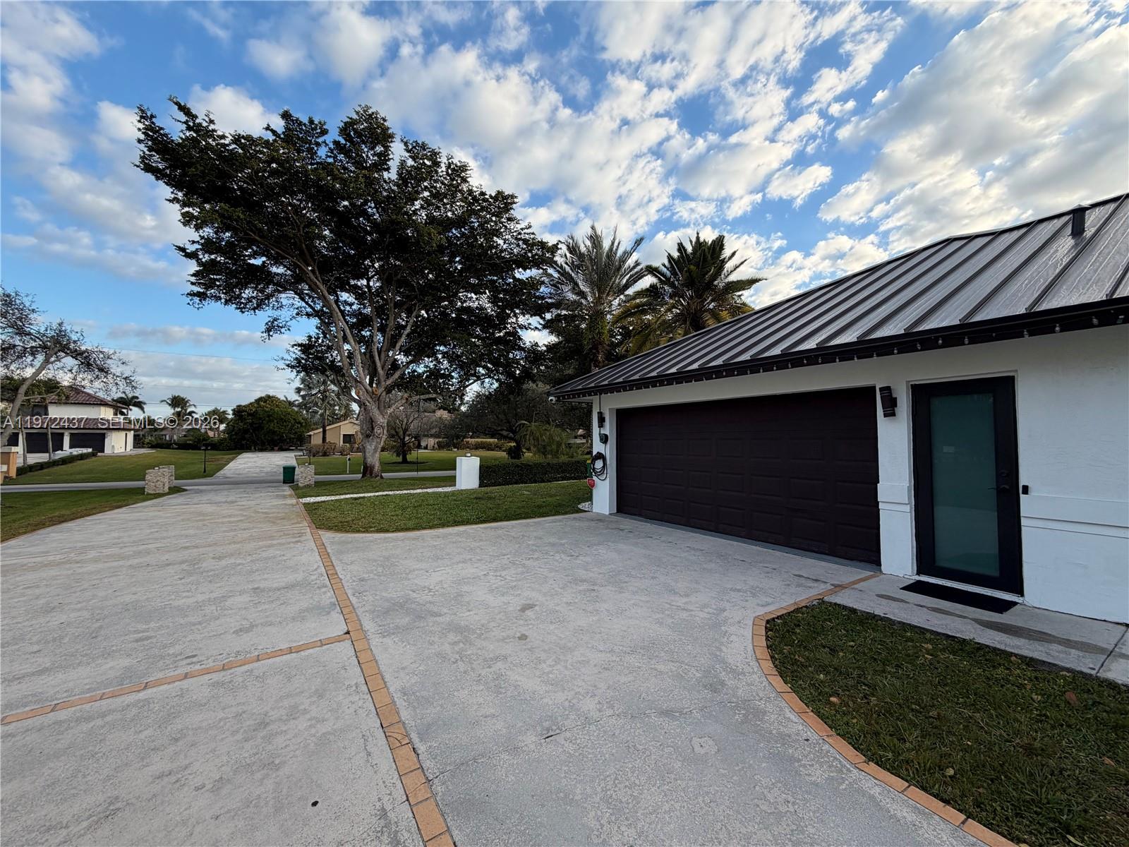 LIVE OAKS - Residential