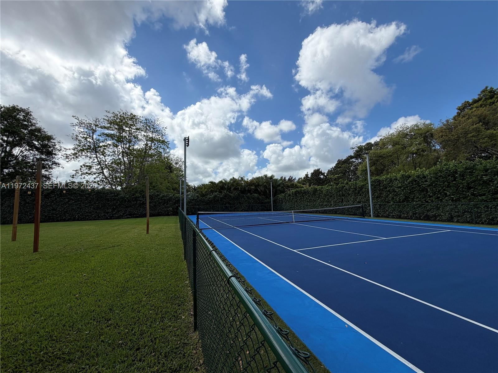 LIVE OAKS - Residential