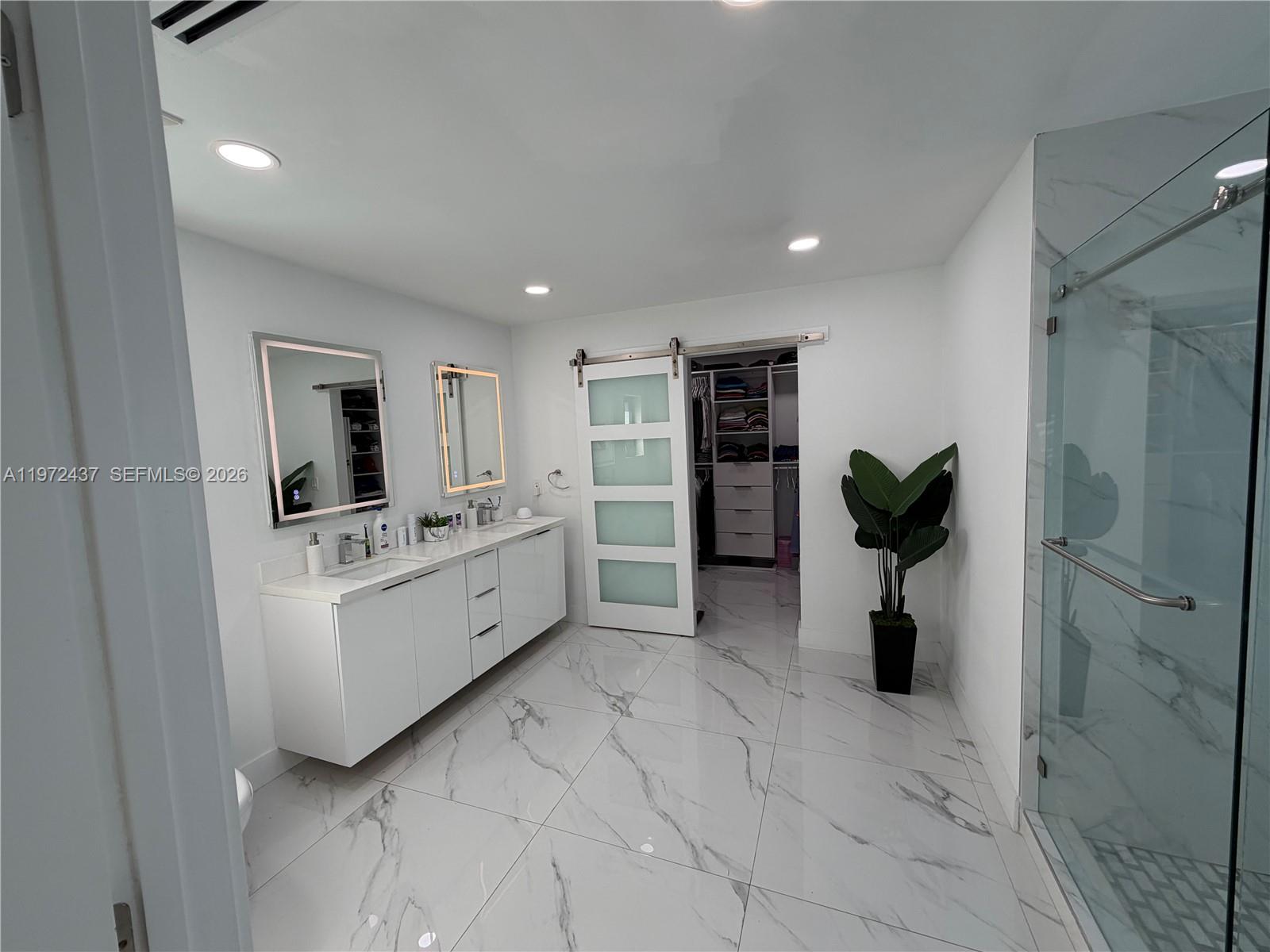 LIVE OAKS - Residential