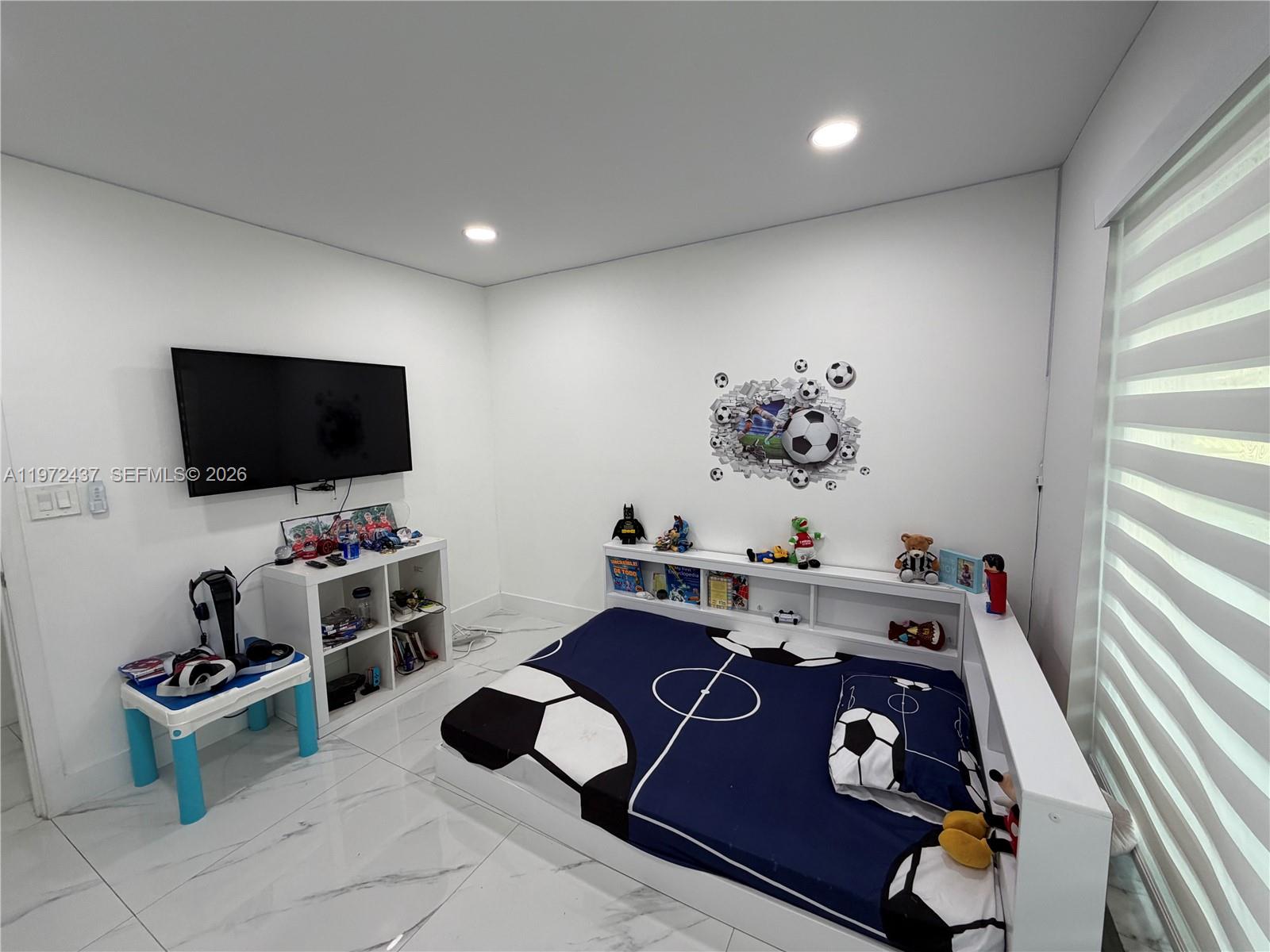 LIVE OAKS - Residential