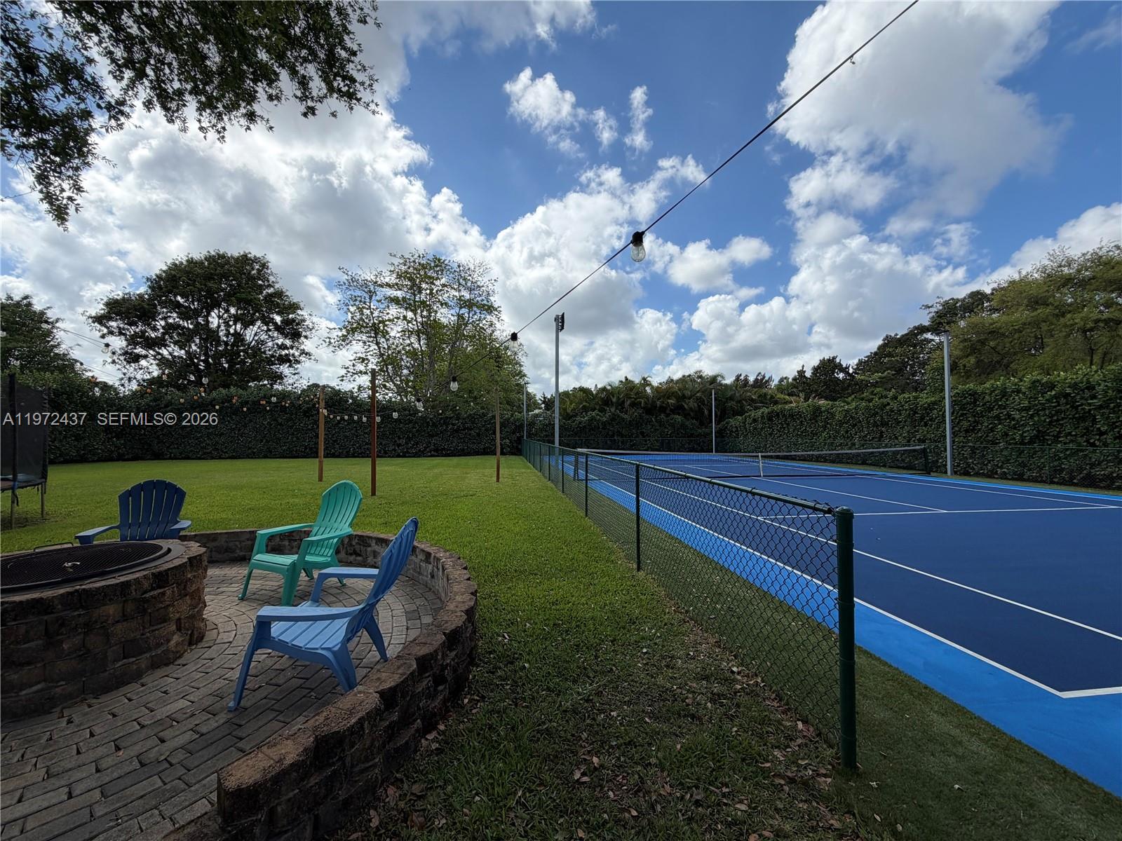 LIVE OAKS - Residential