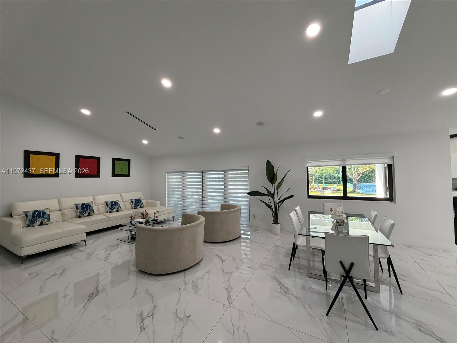 LIVE OAKS - Residential