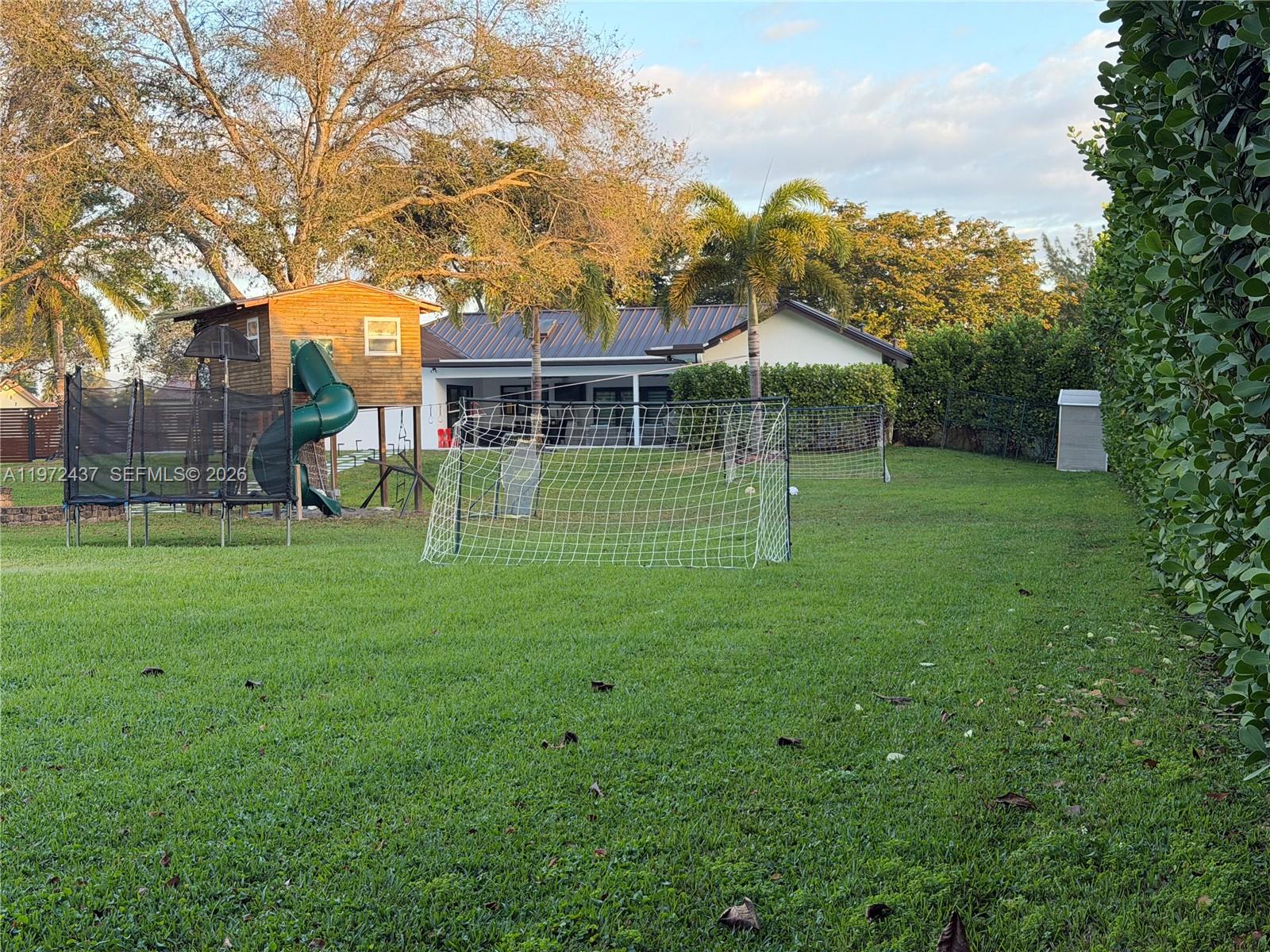 LIVE OAKS - Residential