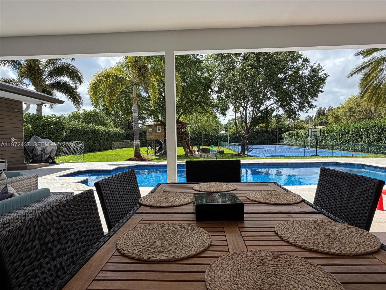 LIVE OAKS - Residential