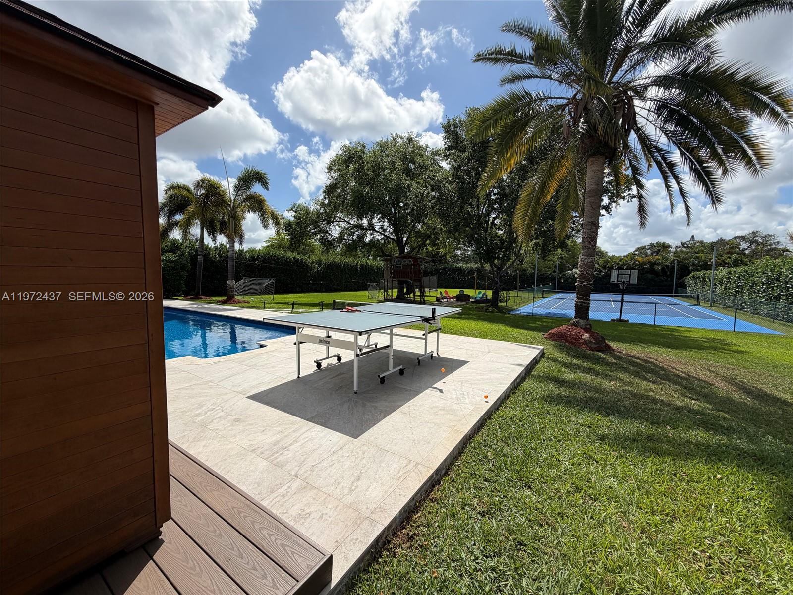 LIVE OAKS - Residential