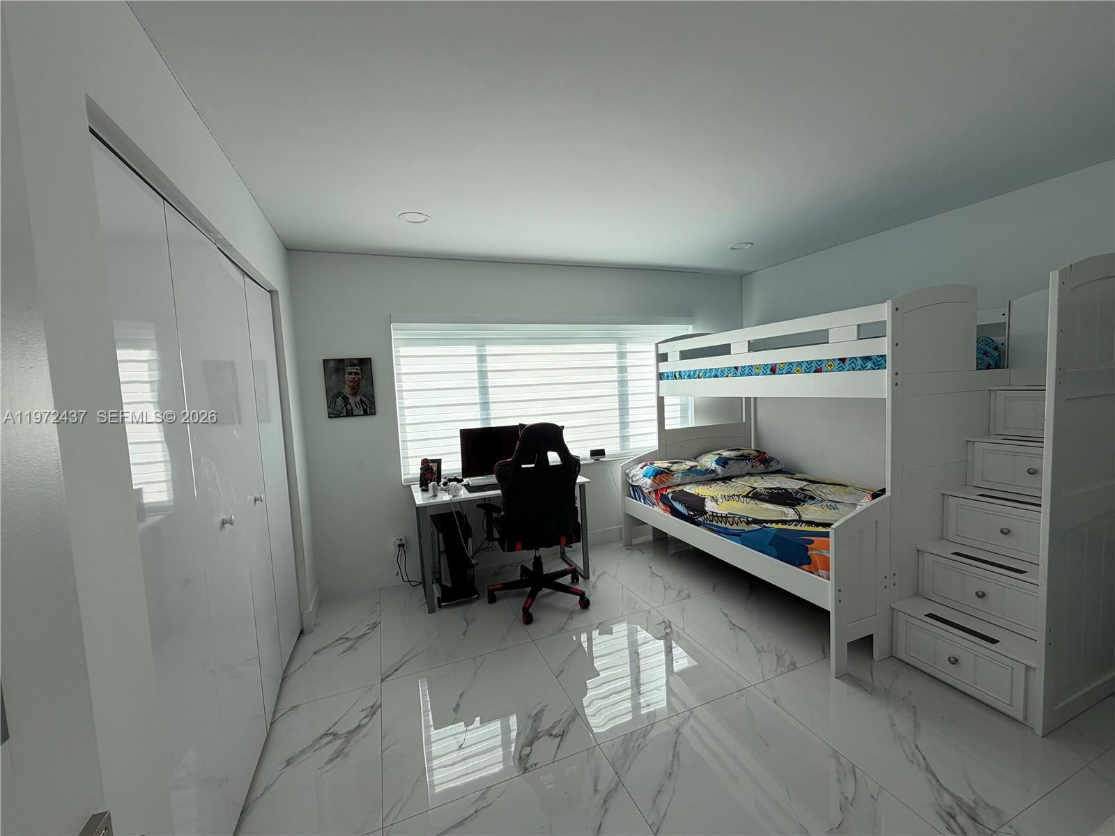 LIVE OAKS - Residential