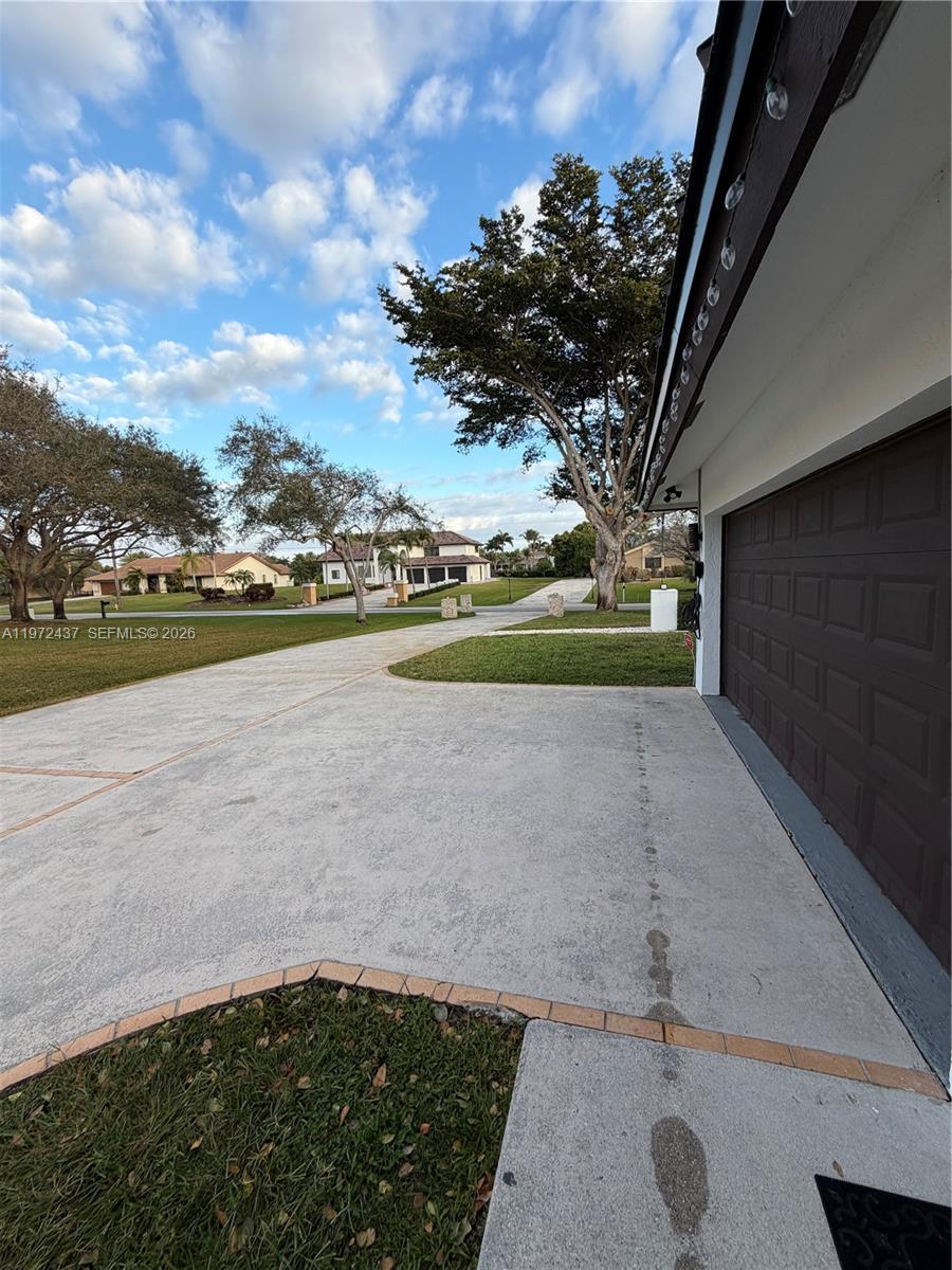 LIVE OAKS - Residential