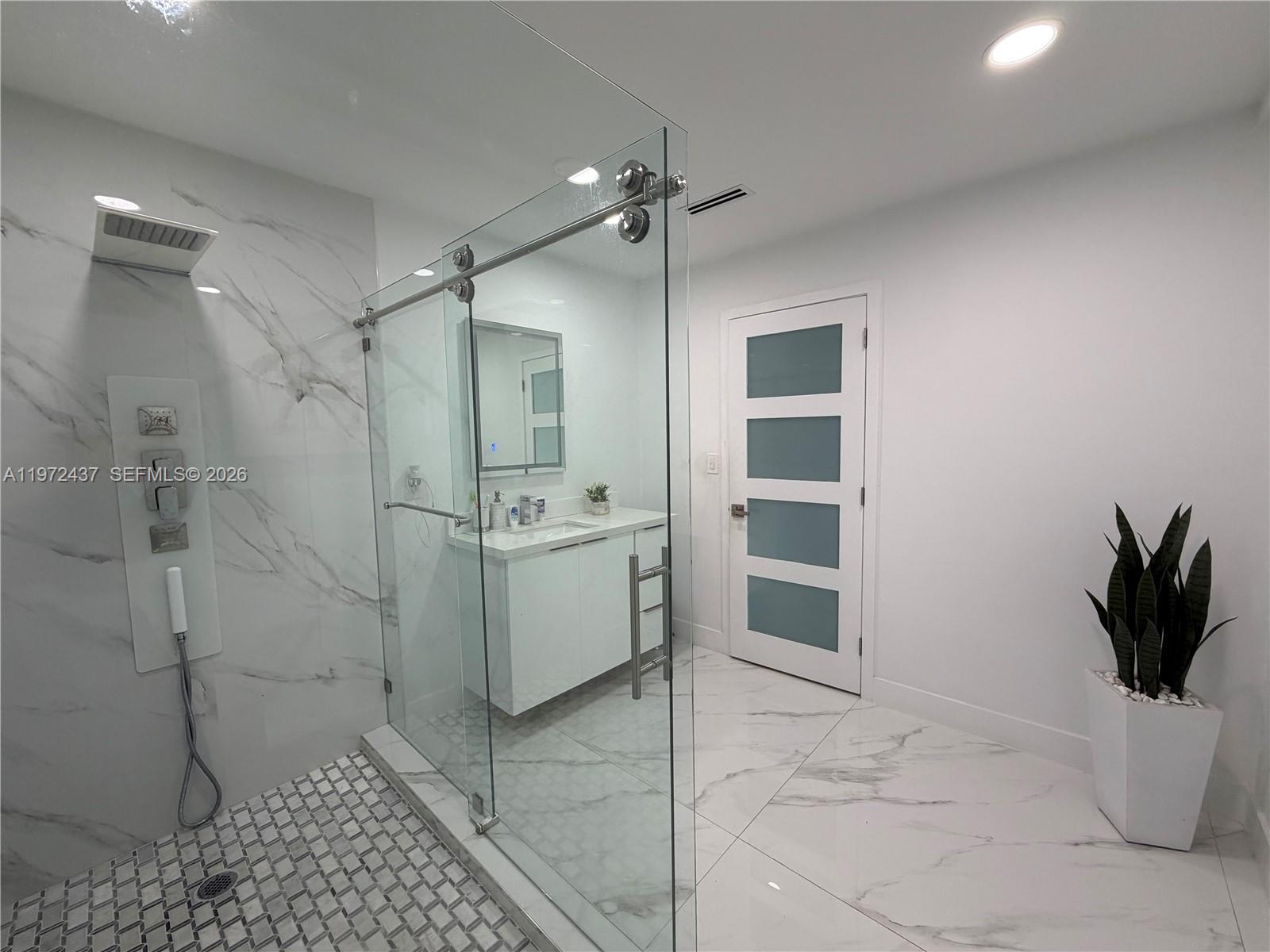 LIVE OAKS - Residential