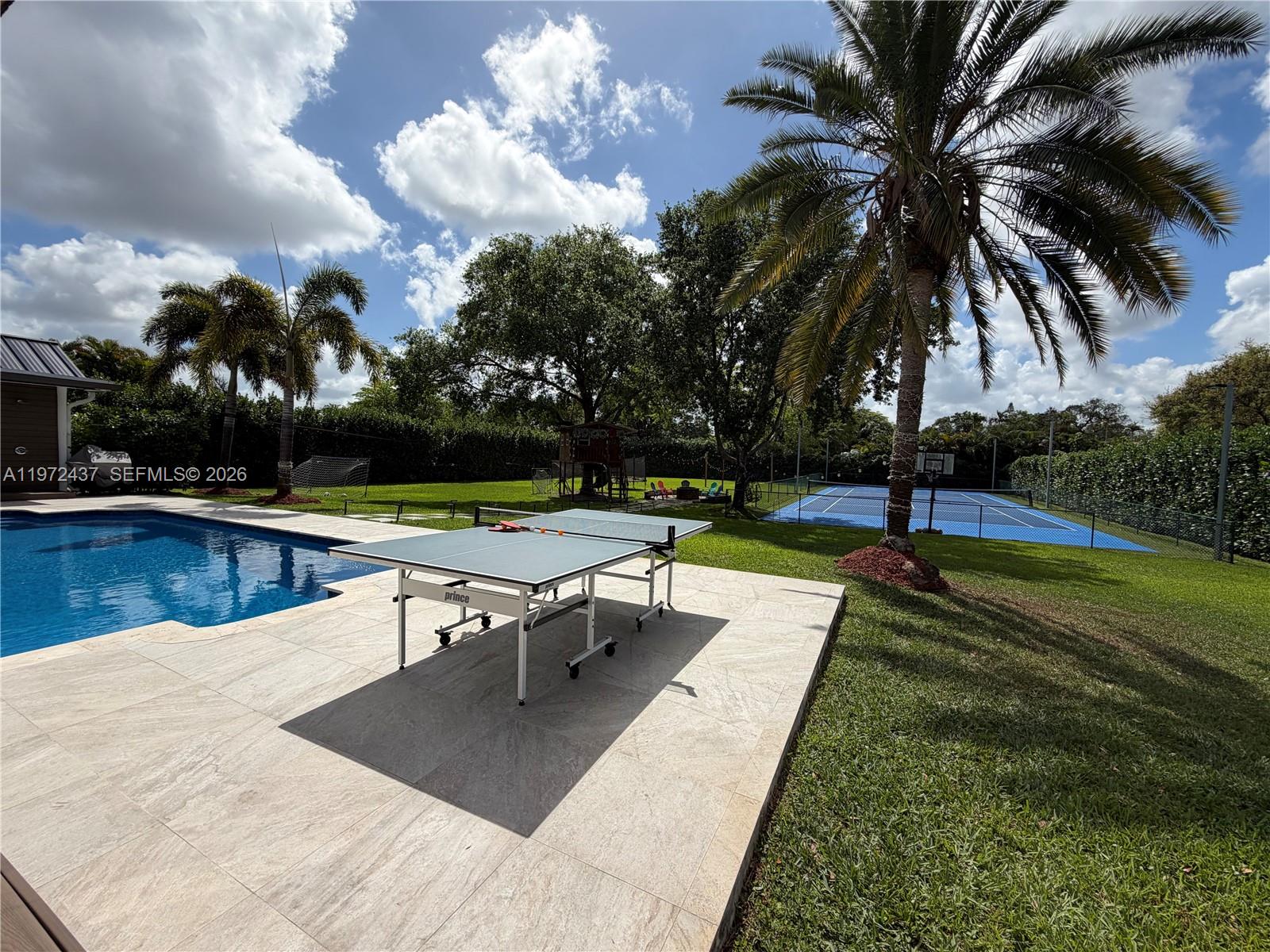 LIVE OAKS - Residential