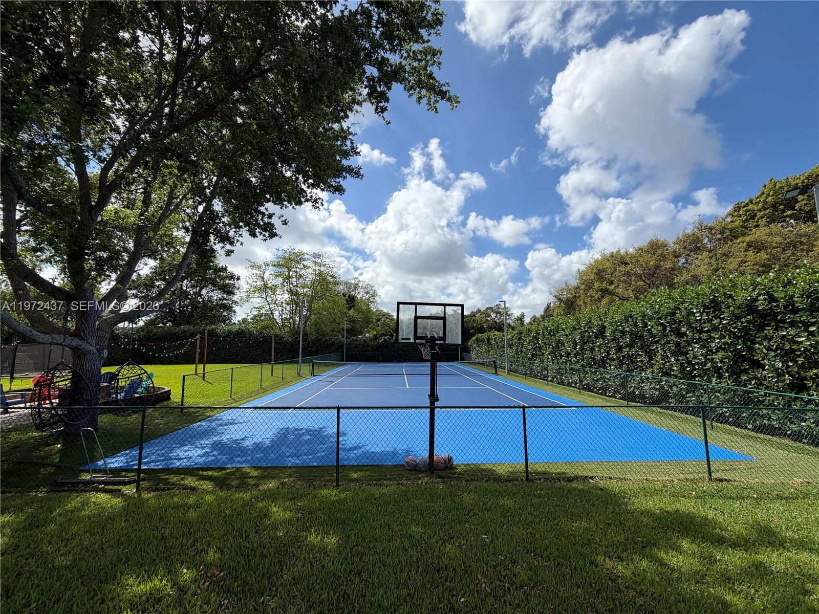 LIVE OAKS - Residential