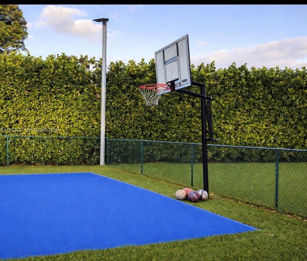 LIVE OAKS - Residential