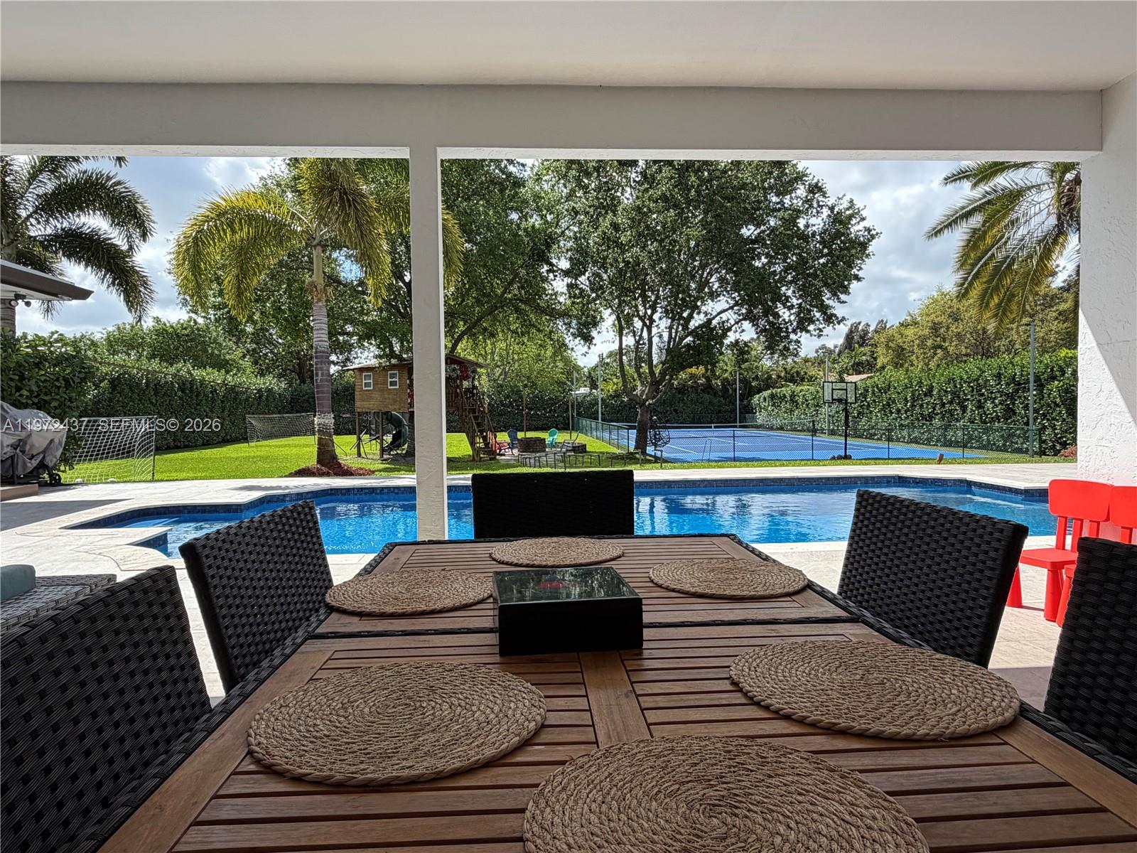 LIVE OAKS - Residential