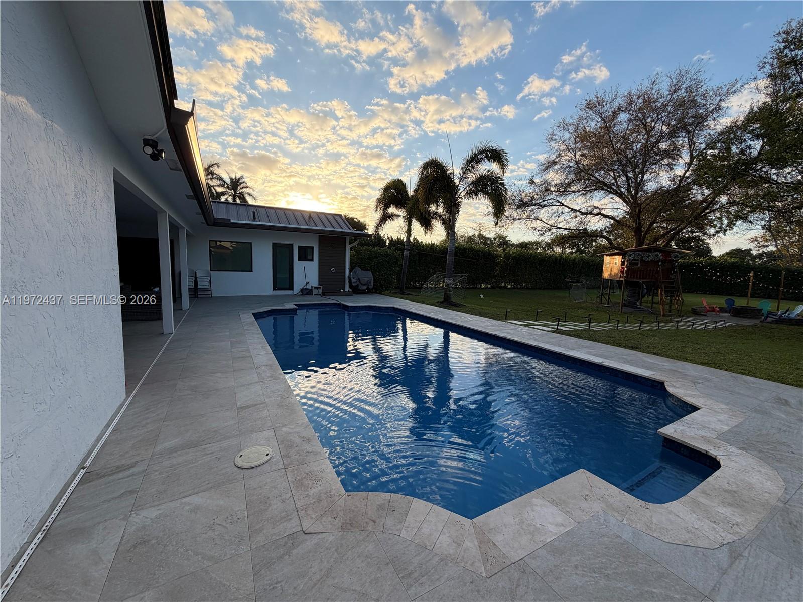 LIVE OAKS - Residential