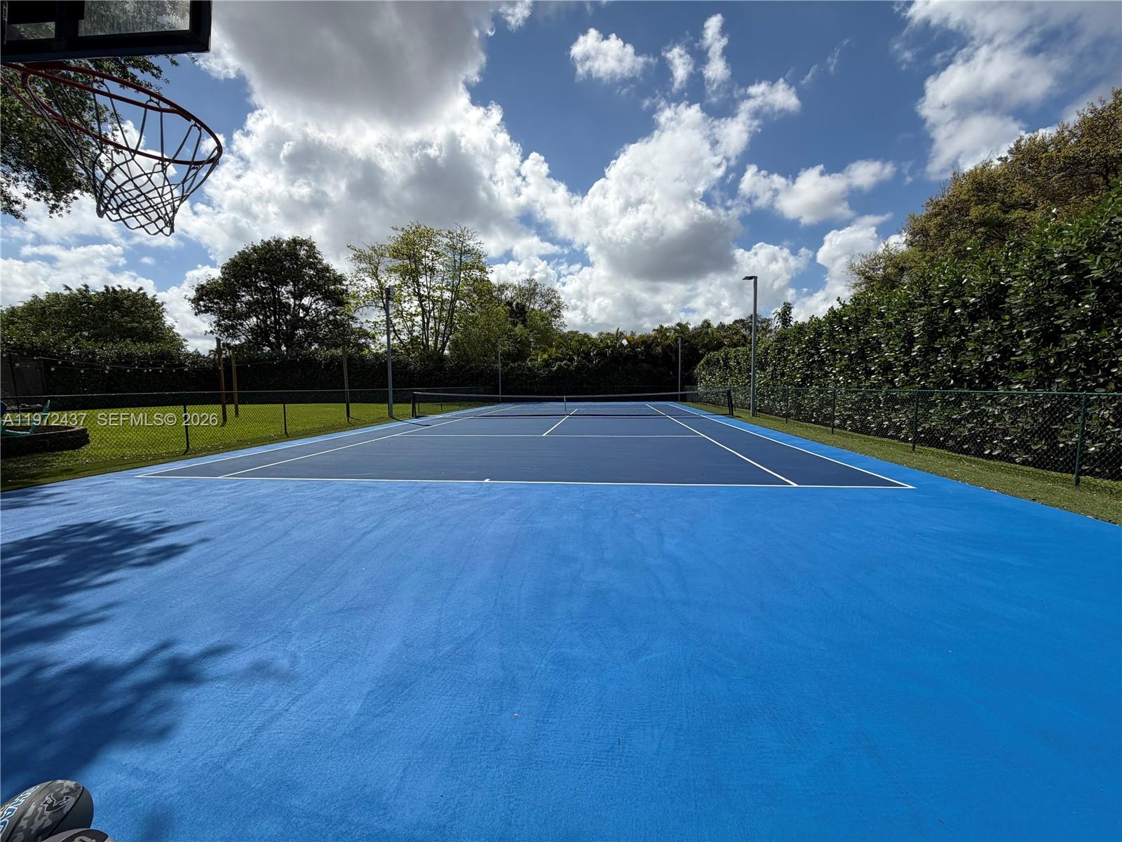 LIVE OAKS - Residential