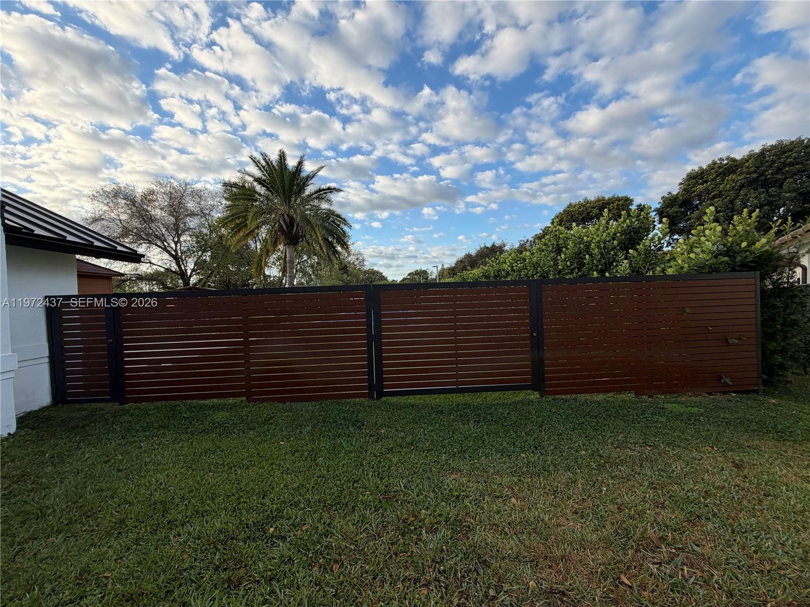 LIVE OAKS - Residential