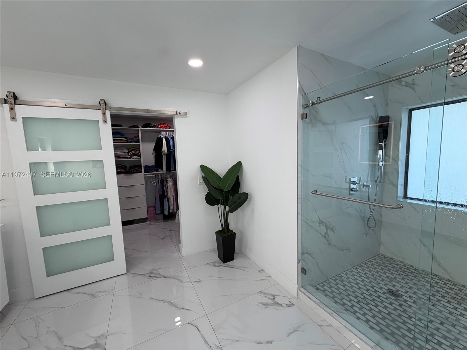 LIVE OAKS - Residential