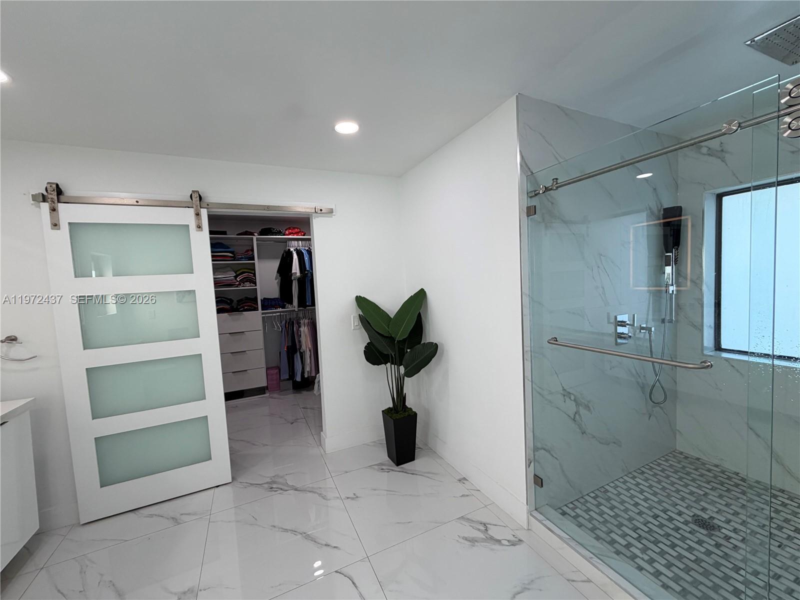 LIVE OAKS - Residential