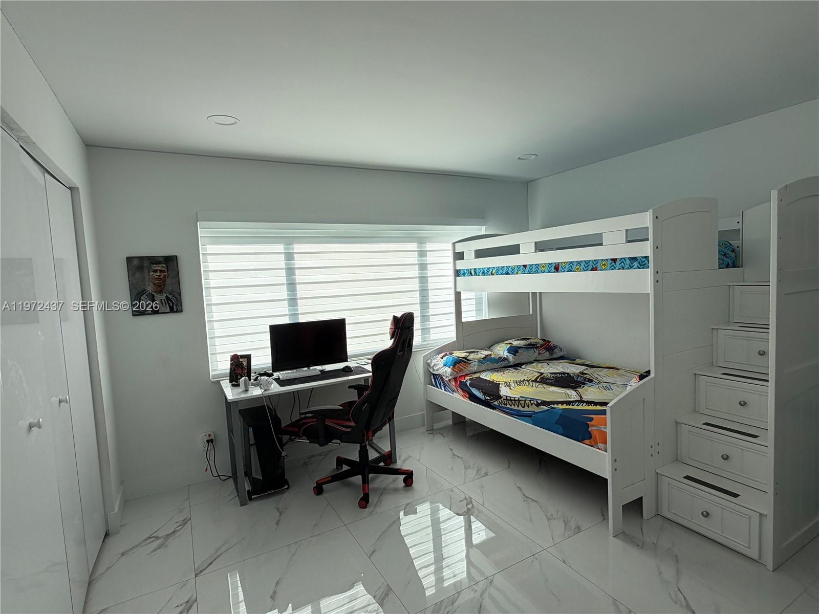 LIVE OAKS - Residential