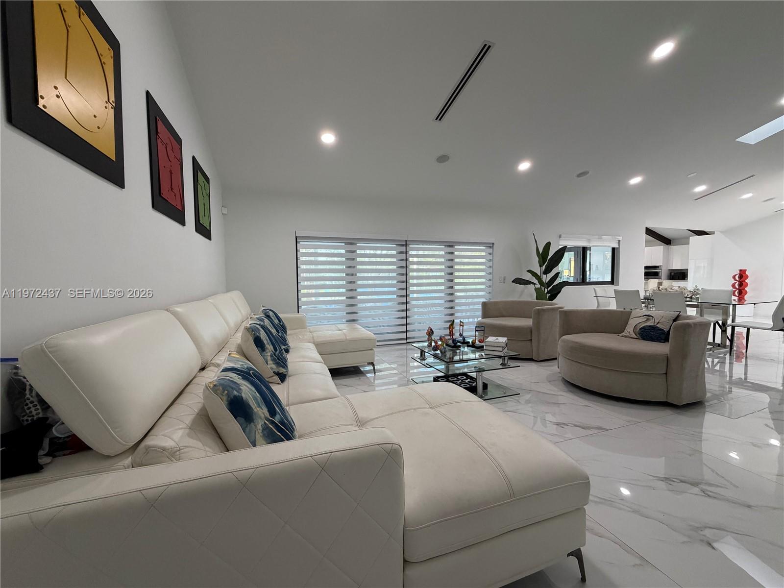 LIVE OAKS - Residential