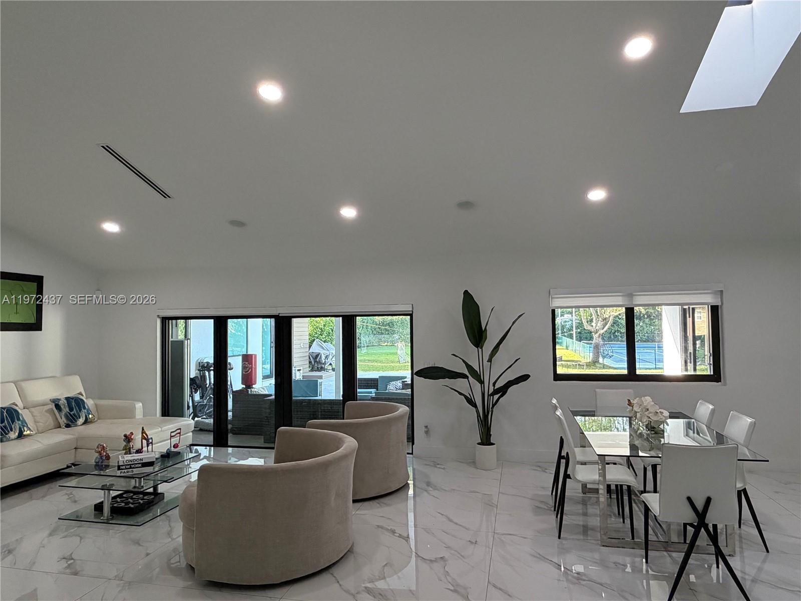 LIVE OAKS - Residential