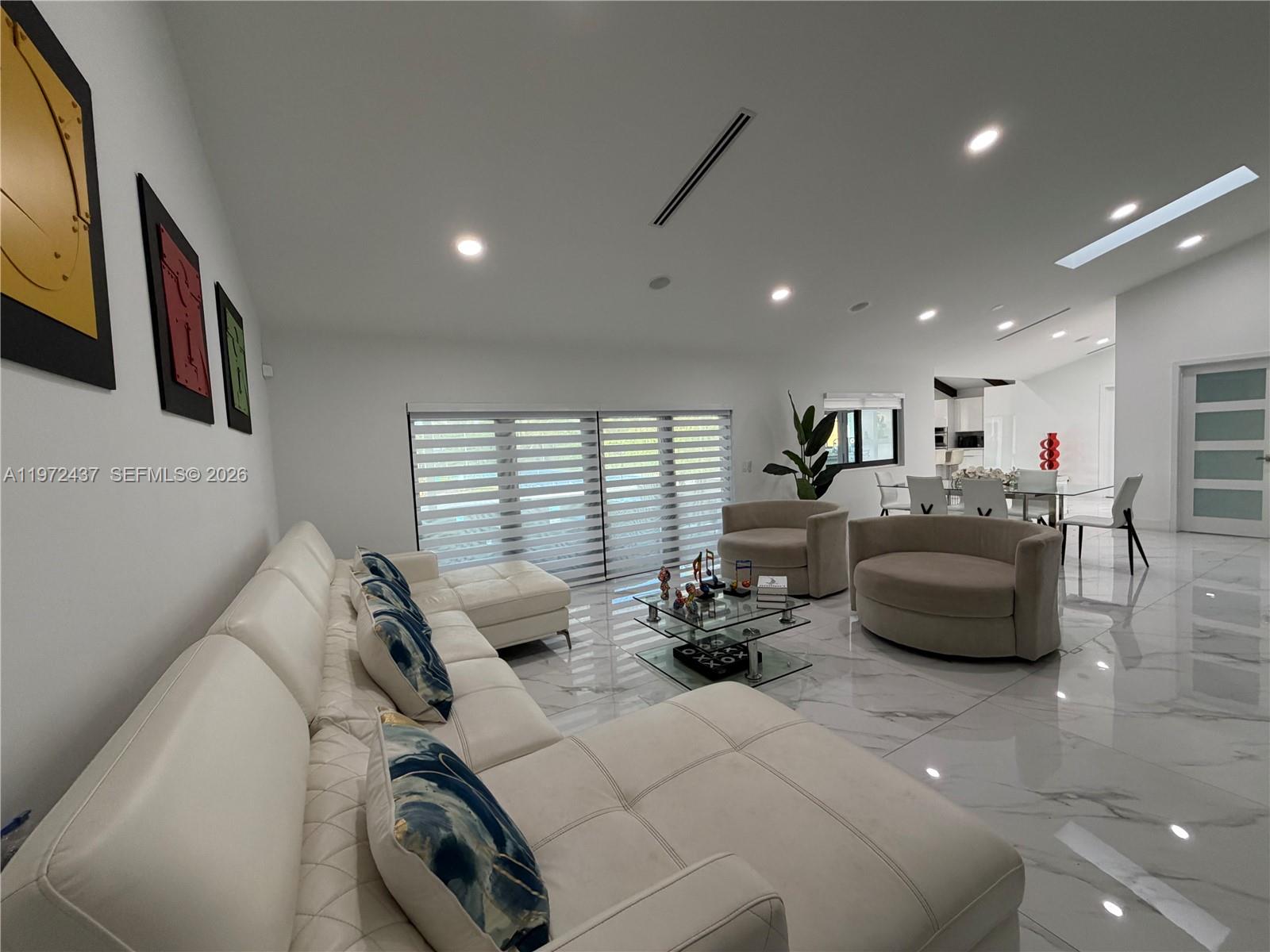 LIVE OAKS - Residential